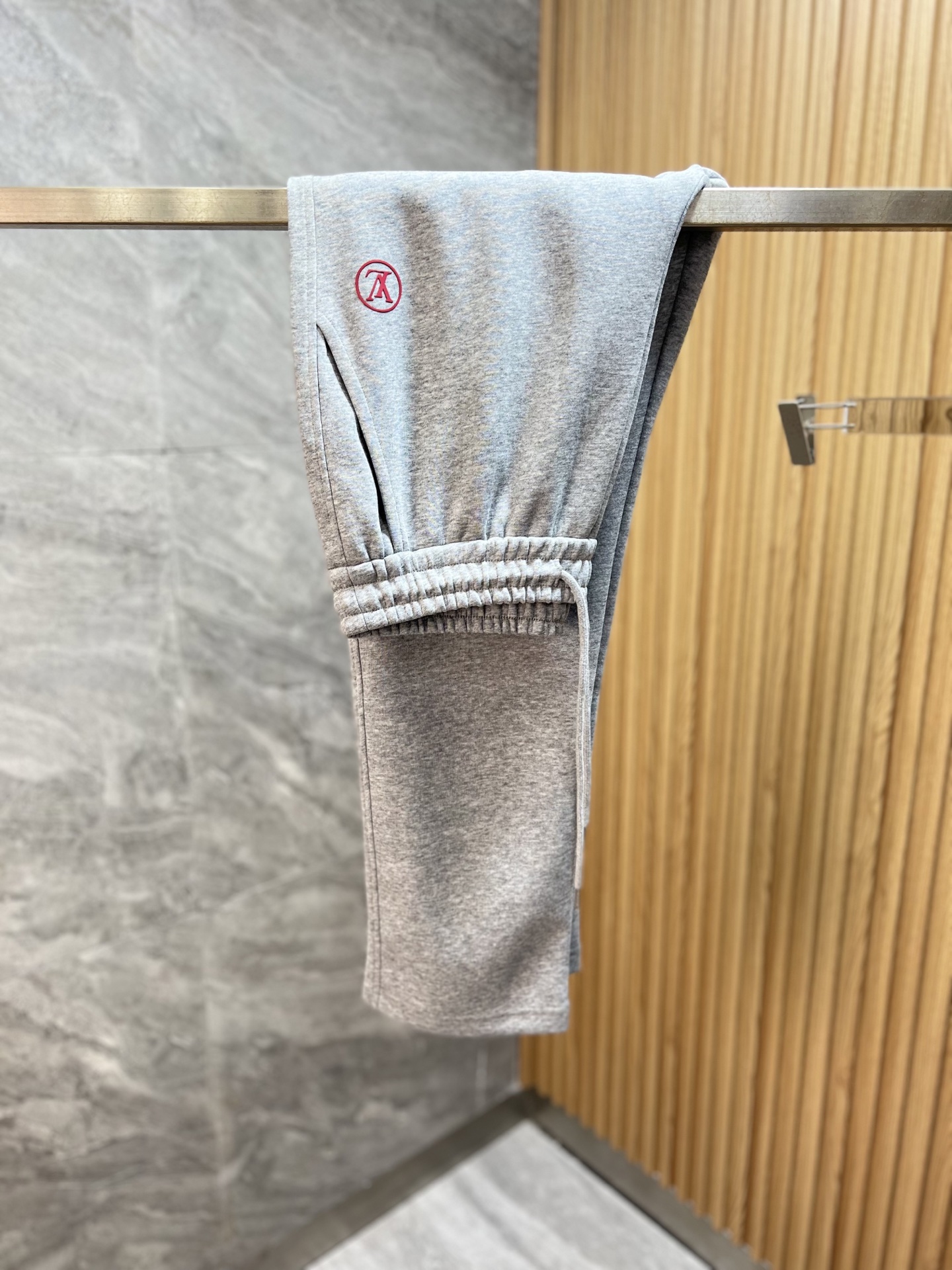 NO:746270,LV/Louis Vuitton 2026 spring and summer new products, complete with three labels, casual pants, good products, no need to introduce too much, look at the details, counter size M-XXXL / upper body recommended L,, louis vuitton, louis vuitton,19860909LV/路易威登 2026春夏新品 三标齐全 休闲裤 好货不用过多介绍 看细节 专柜码数 M-XXXL /上身建议L,,louis vuitton,louis vuitton,,Men's clothing