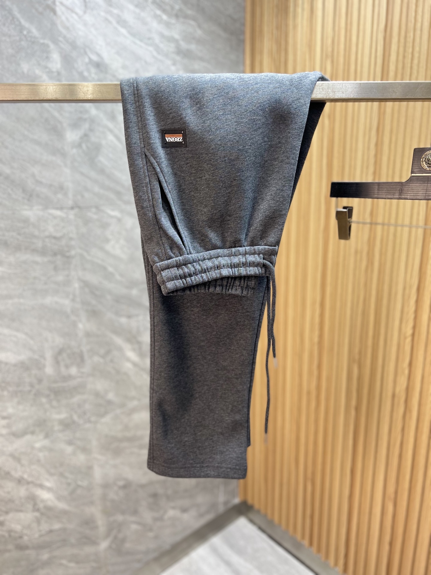 NO:746280,zZEGNA/Zegna 2026 spring and summer new products, three standard casual pants, good products, no need to introduce too much, look at the details, counter size M-XXXL / upper body recommended L,,zegna,19860909zZEGNA/杰尼亚 2026春夏新品 三标齐全 休闲裤 好货不用过多介绍 看细节 专柜码数 M-XXXL /上身建议L,,zegna,,Men's clothing