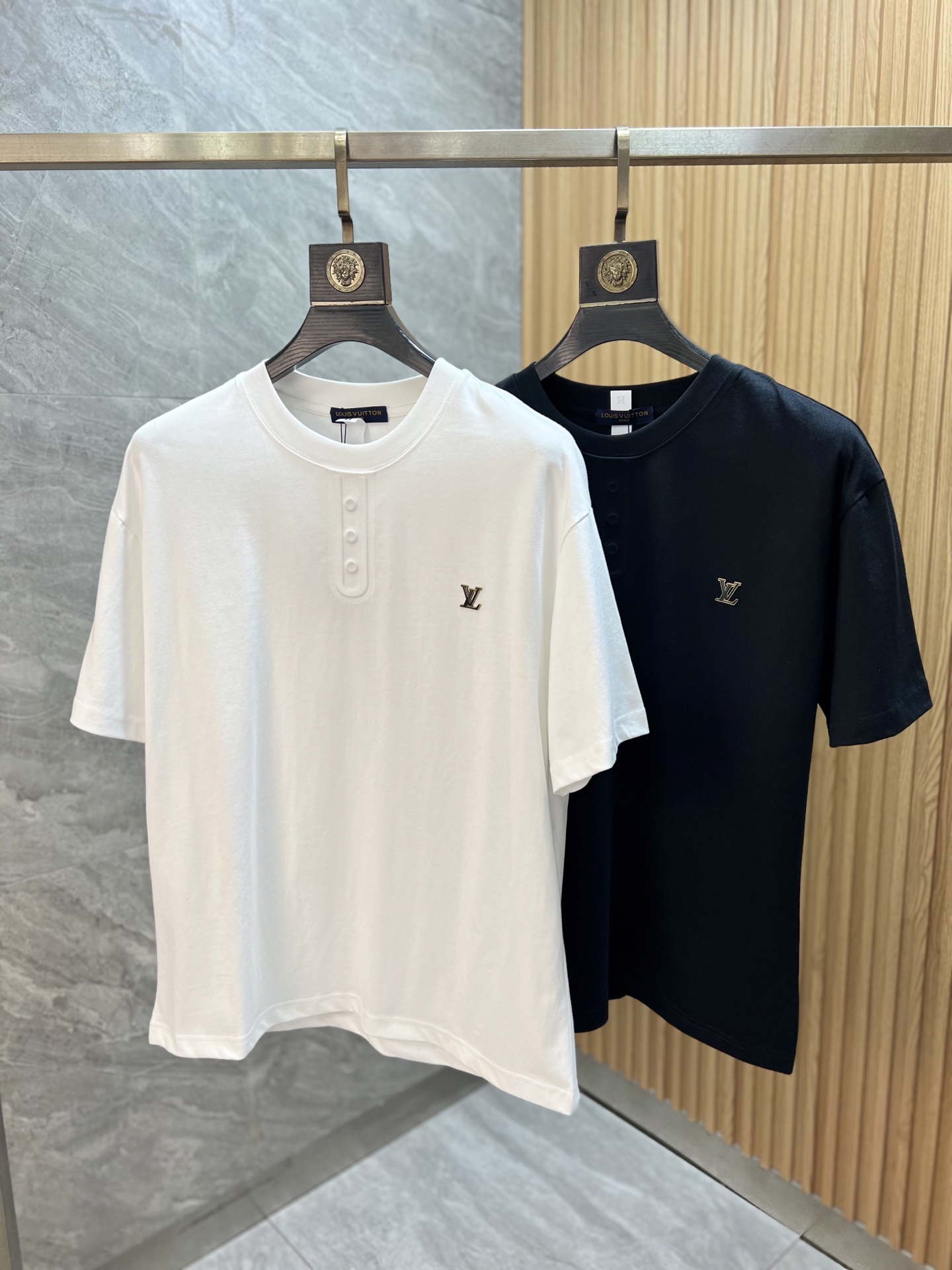 NO:746284,LV/Louis Vuitton 2026 spring and summer new products, complete with three labels, pure cotton round neck short-sleeved T-shirt, good product without too much introduction, look at the details, counter size M-XXXL / recommended L,, louis vuitton, louis vuitton, T-shirt, tees, t-shirt,19860909LV/路易威登 2026年春夏新品上新 三标齐全 纯棉圆领短袖T恤 好货不用过多介绍 看细节 专柜码数M-XXXL /建议L,,louis vuitton,louis vuitton,T-shirt,tees，t-shirt,,Men's clothing