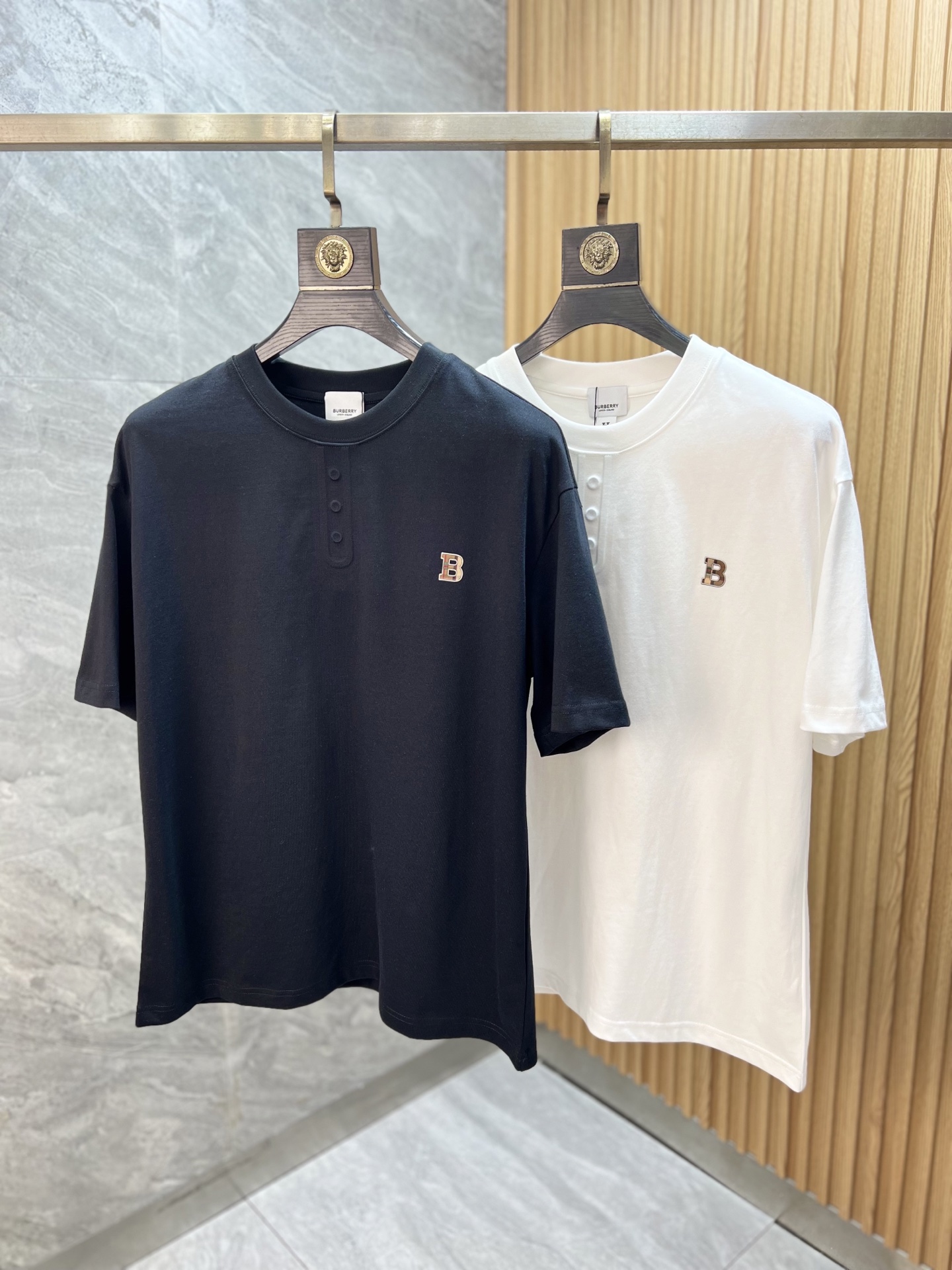NO:746286,Burberry/Burberry 2026 spring and summer new products, complete with three labels, pure cotton round neck short-sleeved T-shirt, good product without too much introduction, look at the details, counter size M-XXXL / recommended L,, burberry, burberry, T-shirt, tees, t-shirt,19860909Burberry/巴宝莉 2026年春夏新品上新 三标齐全 纯棉圆领短袖T恤 好货不用过多介绍 看细节 专柜码数M-XXXL /建议L,,burberry,burberry,T-shirt,tees，t-shirt,,Men's clothing