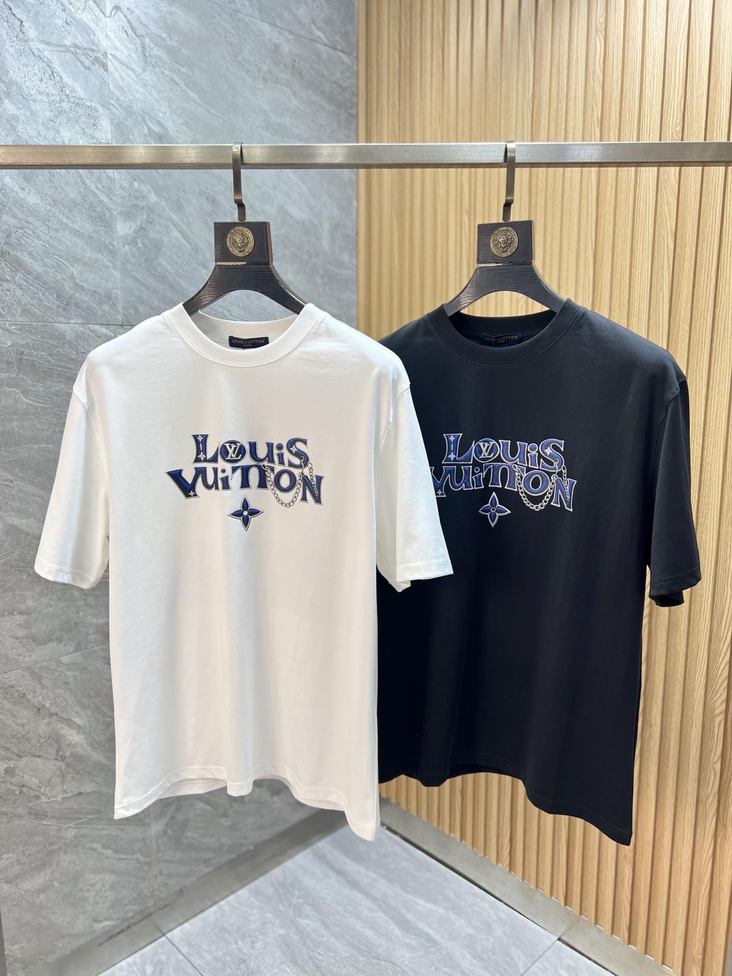 NO:746289,LV/Louis Vuitton 2026 spring and summer new products, complete with three labels, mercerized cotton round neck short-sleeved T-shirt, good product without too much introduction, look at the details, counter size M-XXXL 175/140 recommended L,, louis vuitton, louis vuitton, T-shirt, tees, t-shirt,19860909LV/路易威登 2026年春夏新品上新 三标齐全 丝光棉圆领短袖T恤 好货不用过多介绍 看细节 专柜码数M-XXXL 175/140建议L,,louis vuitton,louis vuitton,T-shirt,tees，t-shirt,,Men's clothing