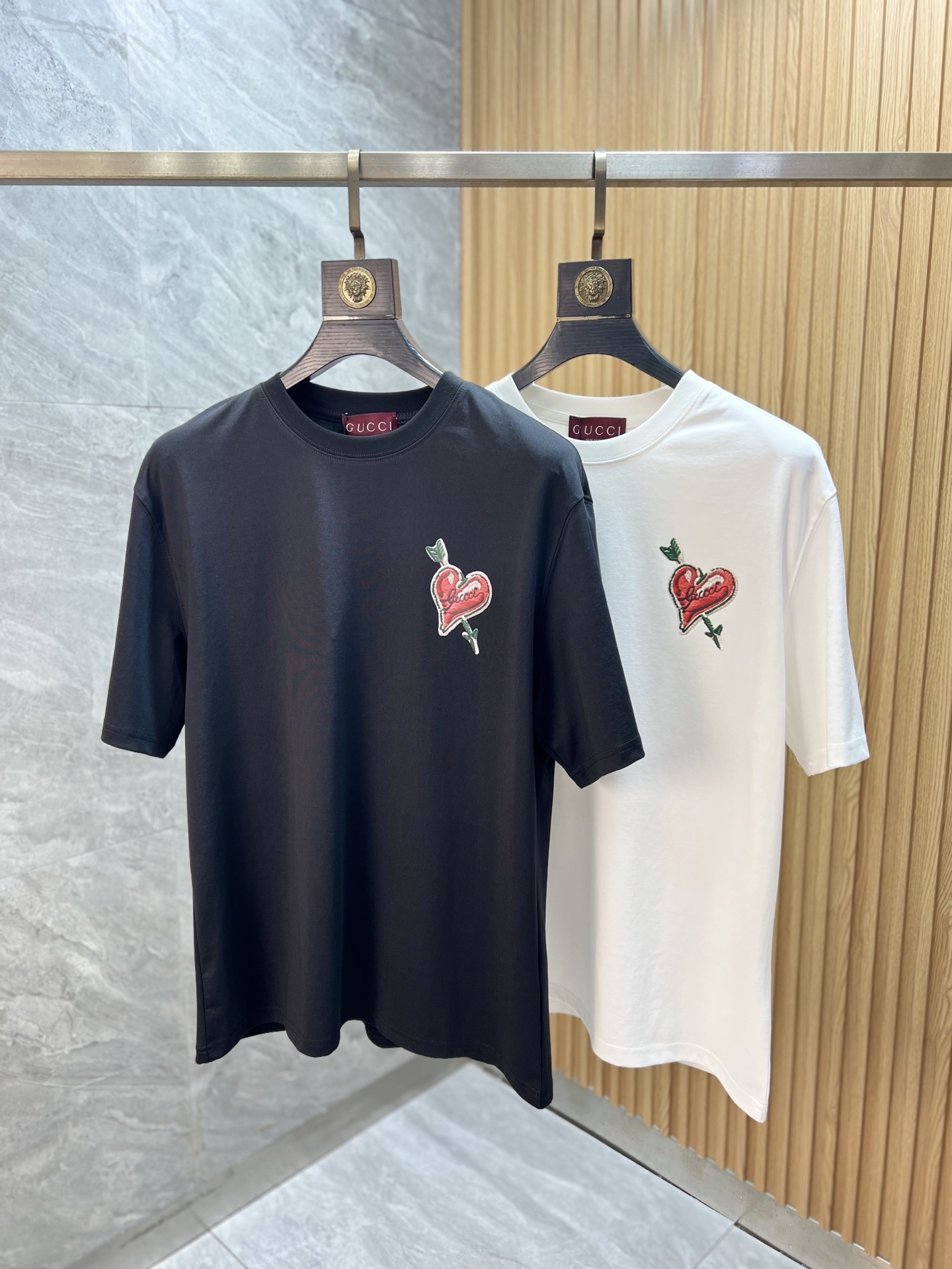 NO:746300,Gucci/Gucci 2026 spring and summer new products, complete with three labels, mercerized cotton round neck short-sleeved T-shirt, good product without too much introduction, look at the details, counter size M-XXXL 175/140, recommended L,, gucci, T-shirt, tees, t-shirt,19860909Gucci/古奇 2026年春夏新品上新 三标齐全 丝光棉圆领短袖T恤 好货不用过多介绍 看细节 专柜码数M-XXXL 175/140建议L,,gucci,T-shirt,tees，t-shirt,,Men's clothing