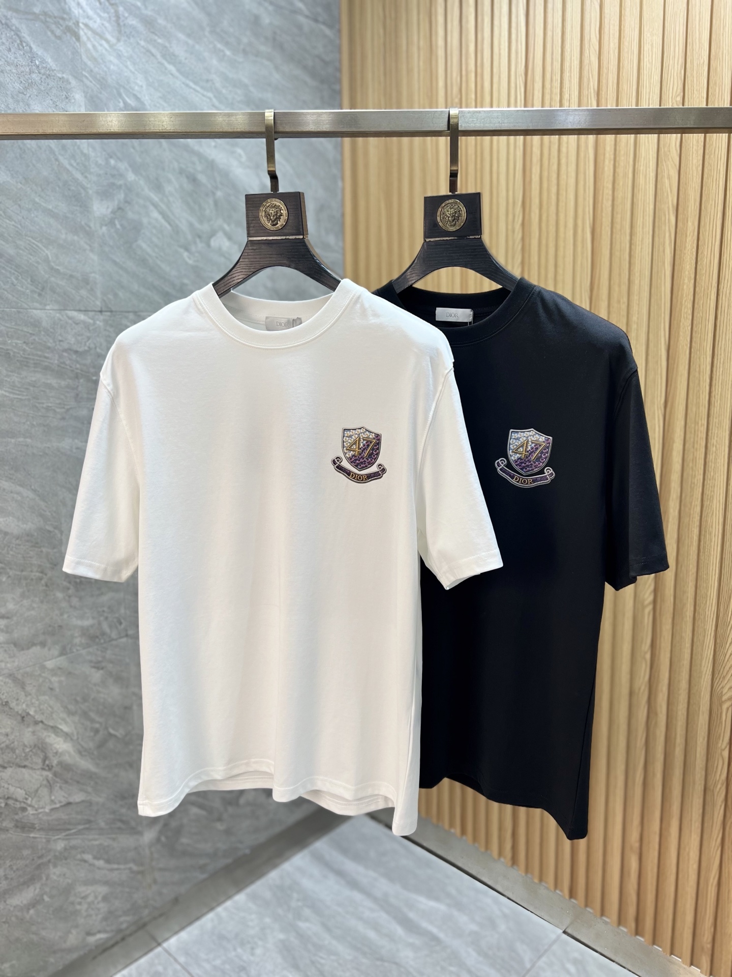 NO:746309,Dior/Dior 2026 spring and summer new products, complete with three labels, mercerized cotton round neck short-sleeved T-shirt, good product without too much introduction, look at the details, counter size M-XXXL 175/140, recommended L,, dior, dior, T-shirt, tees, t-shirt,19860909Dior/迪奥 2026年春夏新品上新 三标齐全 丝光棉圆领短袖T恤 好货不用过多介绍 看细节 专柜码数M-XXXL 175/140建议L,,dior,dior,T-shirt,tees，t-shirt,,Men's clothing