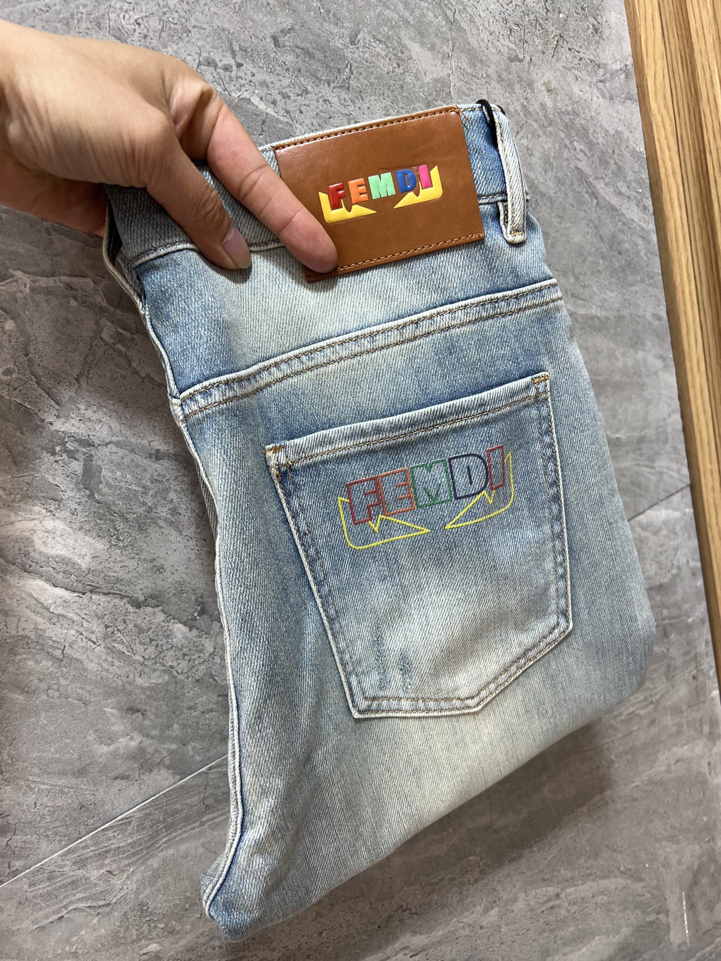 NO:840271,Fendi/Fendi 2026 spring and summer new products, complete with three labels, jeans, good products, no need to introduce too much, look at the details, counter size 29-38 / upper body size 32,,fendi,fendi,jeans,19860909Fendi/芬迪 2026春夏新品 三标齐全 牛仔裤 好货不用过多介绍 看细节 专柜码数29-38 /上身32码,,fendi,fendi,jeans,,Men's clothing