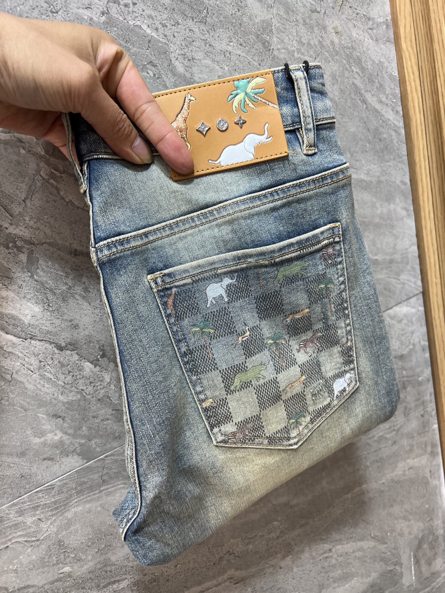 NO:914069,LV/Louis Vuitton 2026 spring and summer new products, complete with three labels, jeans, good products, no need to introduce too much, look at the details, counter size 29-38, 175/140 upper body size 32,, louis vuitton, louis vuitton, jeans,19860909LV/路易威登 2026春夏新品 三标齐全 牛仔裤 好货不用过多介绍 看细节 专柜码数29-38 175/140上身32码,,louis vuitton,louis vuitton,jeans,,Men's clothing