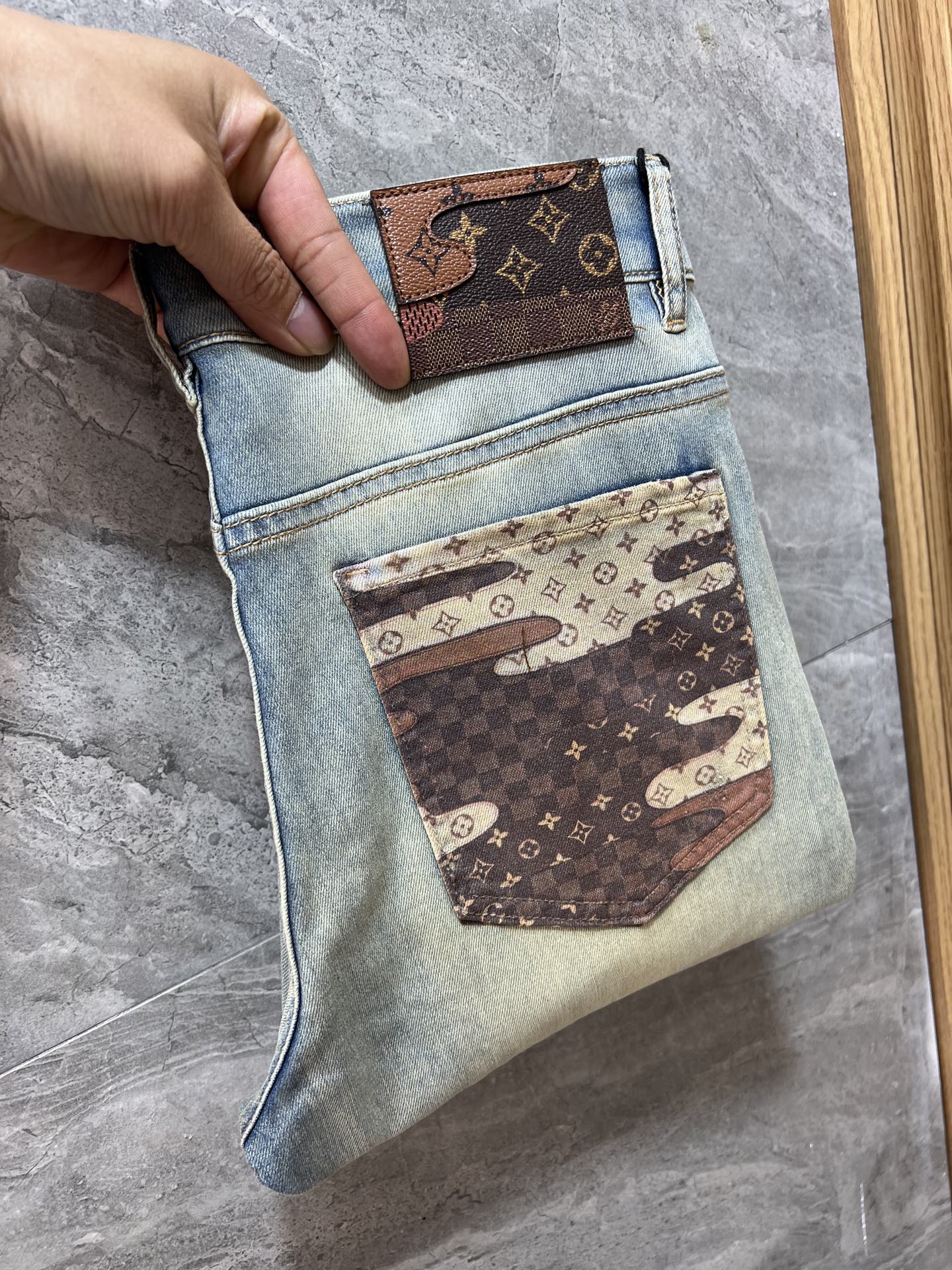 NO:914066,LV/Louis Vuitton 2026 spring and summer new products, complete with three labels, jeans, good products, no need to introduce too much, look at the details, counter size 29-38, 175/140 upper body size 32,, louis vuitton, louis vuitton, jeans,19860909LV/路易威登 2026春夏新品 三标齐全 牛仔裤 好货不用过多介绍 看细节 专柜码数29-38 175/140上身32码,,louis vuitton,louis vuitton,jeans,,Men's clothing