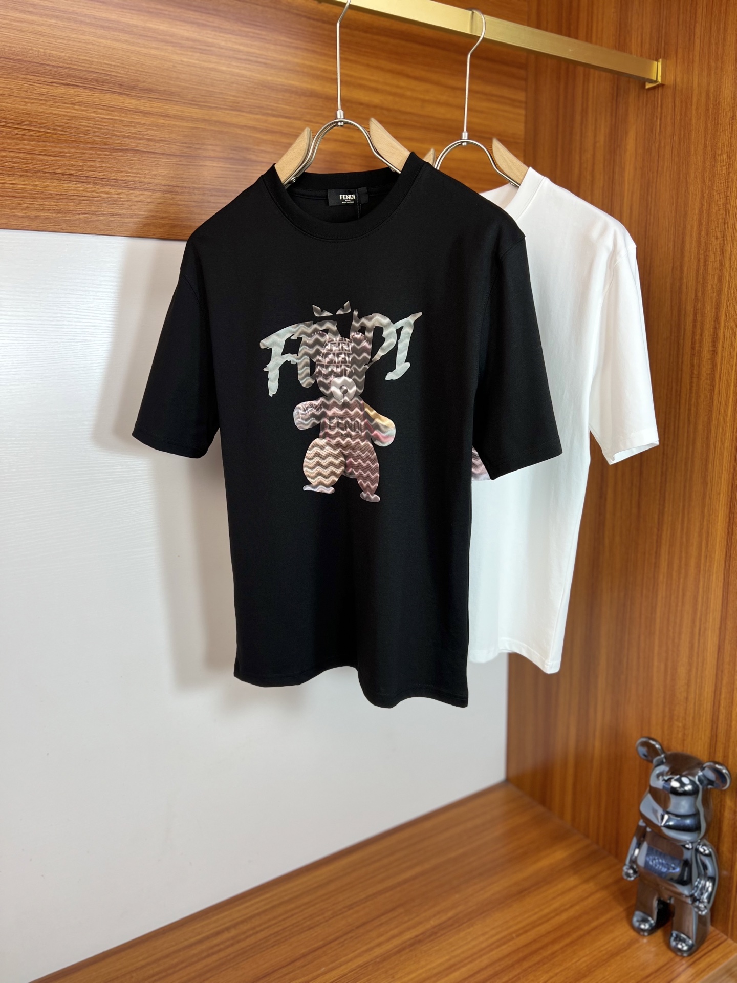 NO:840305,Fendi/Fendi 2026 spring and summer new products, complete with three labels, mercerized cotton round neck short-sleeved T-shirt, good product without too much introduction, look at the details, counter size M-XXXL / recommended L,, fendi, fendi, T-shirt, tees, t-shirt,19860909Fendi/芬迪 2026年春夏新品上新 三标齐全 丝光棉圆领短袖T恤 好货不用过多介绍 看细节 专柜码数M-XXXL /建议L,,fendi,fendi,T-shirt,tees，t-shirt,,Men's clothing