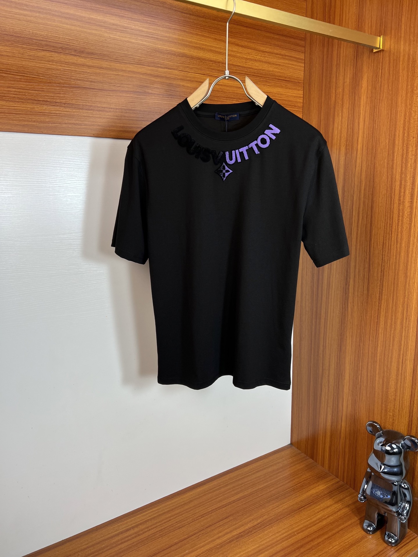 NO:840321,LV/Louis Vuitton 2026 spring and summer new products, complete with three labels, mercerized cotton round neck short-sleeved T-shirt, good product without too much introduction, look at the details, counter size M-XXXL / recommended L,, louis vuitton, louis vuitton, T-shirt, tees, t-shirt,19860909LV/路易威登 2026年春夏新品上新 三标齐全 丝光棉圆领短袖T恤 好货不用过多介绍 看细节 专柜码数M-XXXL /建议L,,louis vuitton,louis vuitton,T-shirt,tees，t-shirt,,Men's clothing