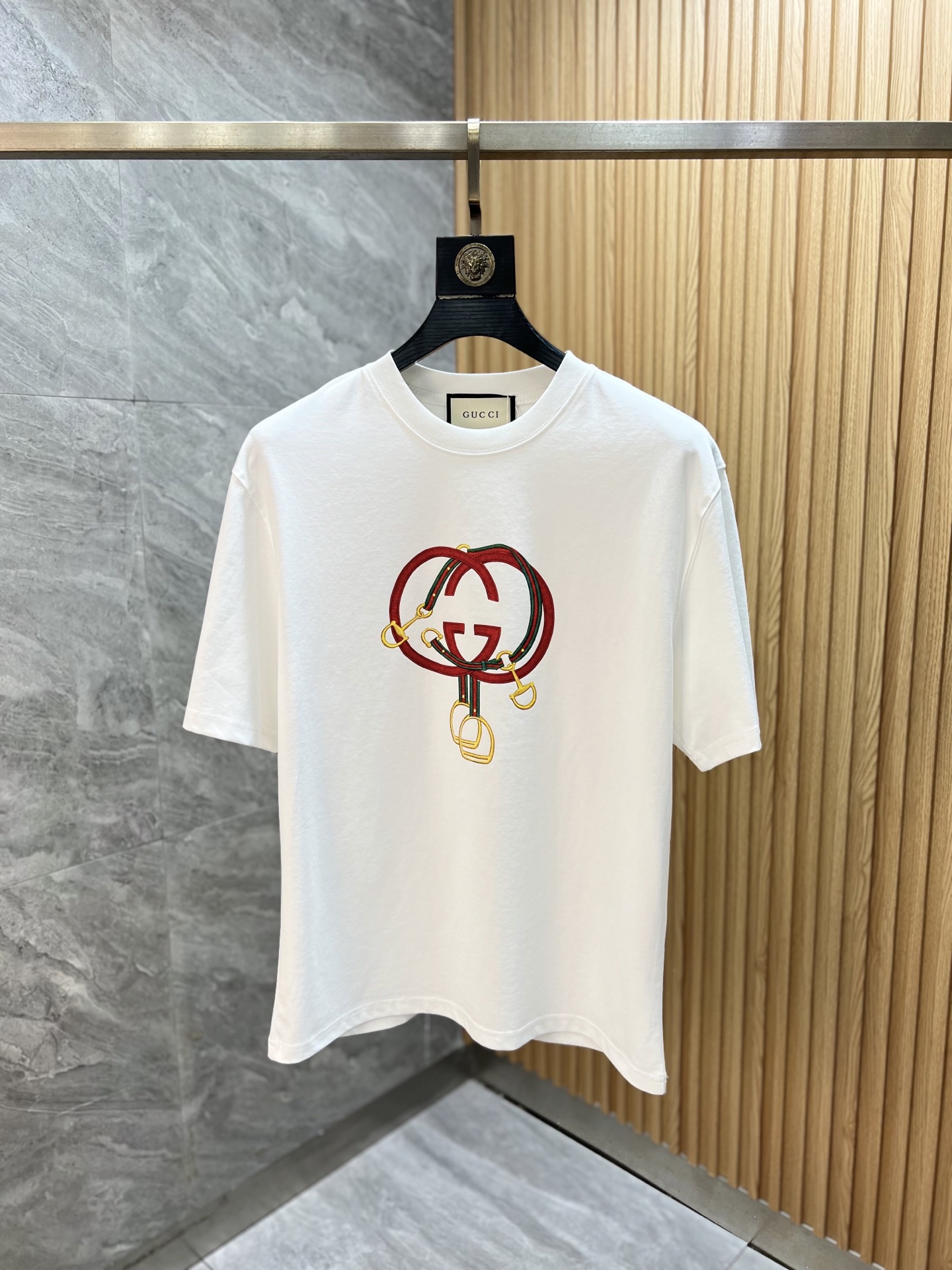 NO:933710,Gucci/Gucci 2026 spring and summer new products, complete with three labels, mercerized cotton round neck short-sleeved T-shirt, good product without too much introduction, look at the details, counter size M-XXXL 175/140, recommended L,, gucci, T-shirt, tees, t-shirt,19860909Gucci/古奇 2026年春夏新品上新 三标齐全 丝光棉圆领短袖T恤 好货不用过多介绍 看细节 专柜码数M-XXXL 175/140建议L,,gucci,T-shirt,tees，t-shirt,,Men's clothing