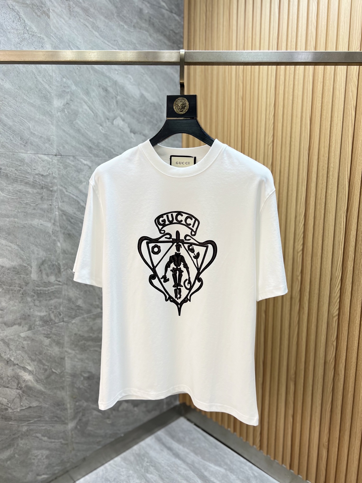 NO:933719,Gucci/Gucci 2026 spring and summer new products, complete with three labels, mercerized cotton round neck short-sleeved T-shirt, good product without too much introduction, look at the details, counter size M-XXXL 175/140, recommended L,, gucci, T-shirt, tees, t-shirt,19860909Gucci/古奇 2026年春夏新品上新 三标齐全 丝光棉圆领短袖T恤 好货不用过多介绍 看细节 专柜码数M-XXXL 175/140建议L,,gucci,T-shirt,tees，t-shirt,,Men's clothing