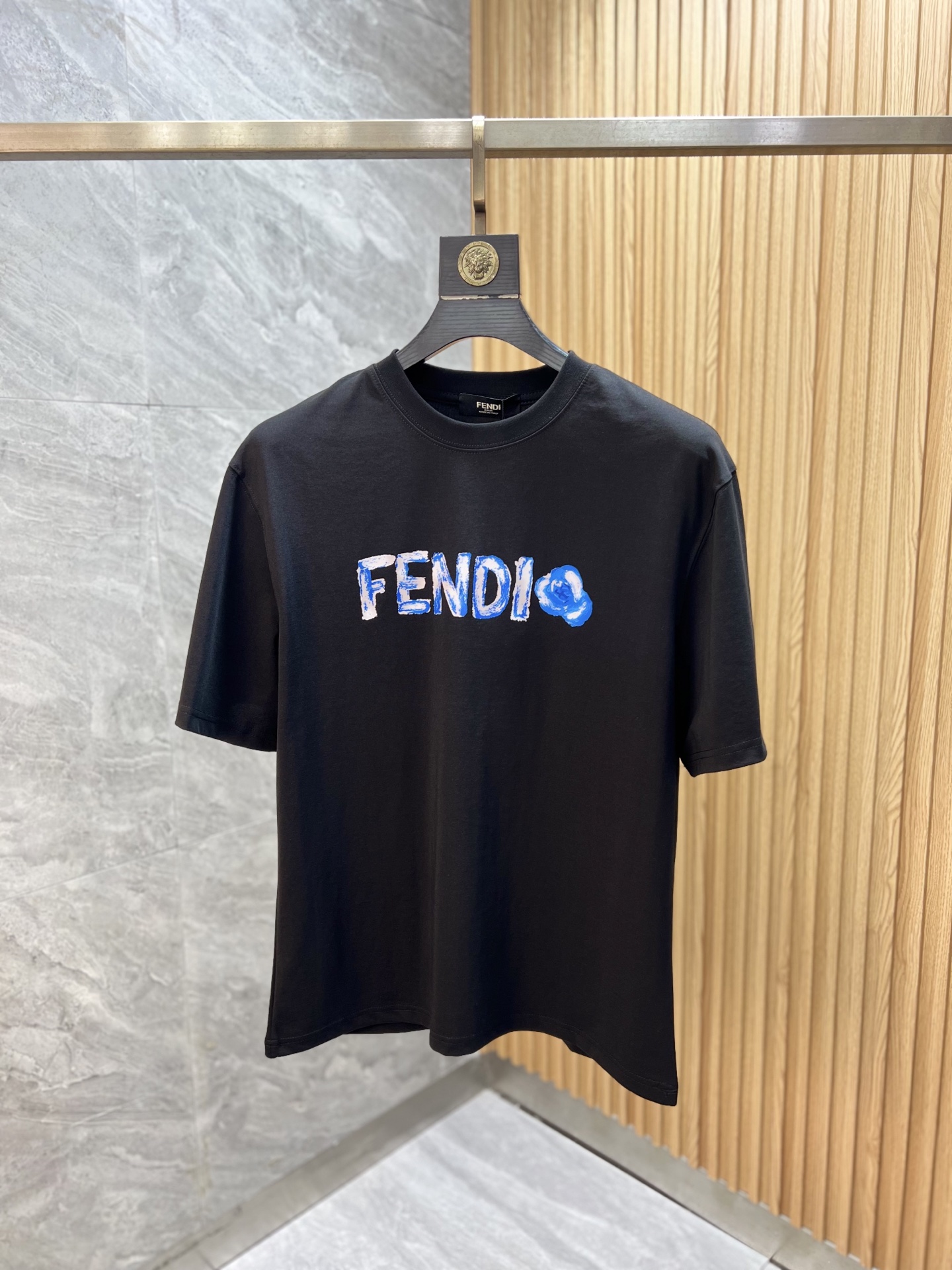 NO:933762,Fendi/Fendi 2026 spring and summer new products, complete with three labels, mercerized cotton round neck short-sleeved T-shirt, good product without too much introduction, look at the details, counter size M-XXXL 175/140, recommended L,, fendi, fendi, T-shirt, tees, t-shirt,19860909Fendi/芬迪 2026年春夏新品上新 三标齐全 丝光棉圆领短袖T恤 好货不用过多介绍 看细节 专柜码数M-XXXL 175/140建议L,,fendi,fendi,T-shirt,tees，t-shirt,,Men's clothing