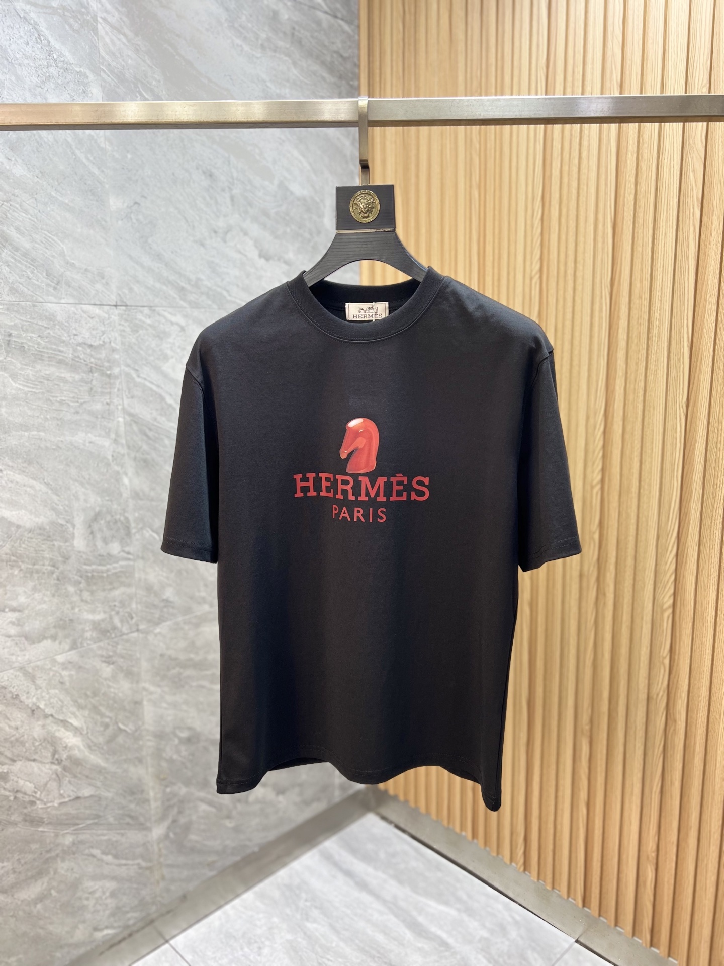 NO:933770,Hermes/Hermès 2026 spring and summer new products, complete with three labels, mercerized cotton round neck short-sleeved T-shirt, good product does not need to be introduced too much, look at the details, counter size M-XXXL 175/140 recommended L,, hermes, hermes, T-shirt, tees, t-shirt,19860909Hermes/爱马仕 2026年春夏新品上新 三标齐全 丝光棉圆领短袖T恤 好货不用过多介绍 看细节 专柜码数M-XXXL 175/140建议L,,hermes,hermes,T-shirt,tees，t-shirt,,Men's clothing