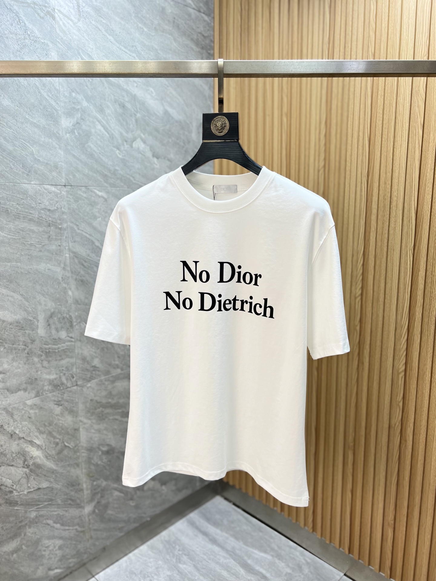 NO:933790,Dior/Dior 2026 spring and summer new products, complete with three labels, mercerized cotton round neck short-sleeved T-shirt, good product without too much introduction, look at the details, counter size M-XXXL 175/140, recommended L,, dior, dior, T-shirt, tees, t-shirt,19860909Dior/迪奥 2026年春夏新品上新 三标齐全 丝光棉圆领短袖T恤 好货不用过多介绍 看细节 专柜码数M-XXXL 175/140建议L,,dior,dior,T-shirt,tees，t-shirt,,Men's clothing
