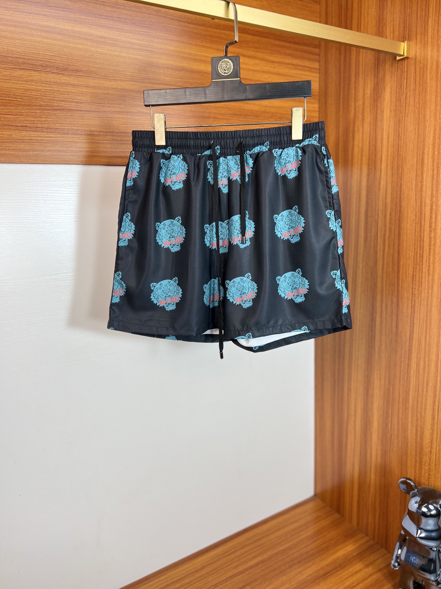 NO:843058,Kenzo 2026 spring and summer new products, complete with three standards: beach shorts, shorts, good products, no need to introduce too much, look at the details, counter size M-XXXL,, shorts,19860909Kenzo 2026春夏新品上新 三标齐全 沙滩裤 短裤 好货不用过多介绍 看细节 专柜码数M-XXXL,,shorts,,Men's clothing