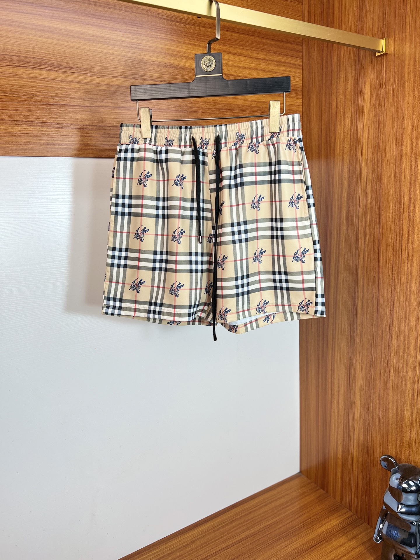 NO:843062,Burberry/Burberry 2026 spring and summer new products, complete with three labels: beach shorts, shorts, good products, no need to introduce too much, look at the details, counter size M-XXXL,,burberry,burberry,shorts,19860909Burberry/巴宝莉 2026春夏新品上新 三标齐全 沙滩裤 短裤 好货不用过多介绍 看细节 专柜码数M-XXXL,,burberry,burberry,shorts,,Men's clothing