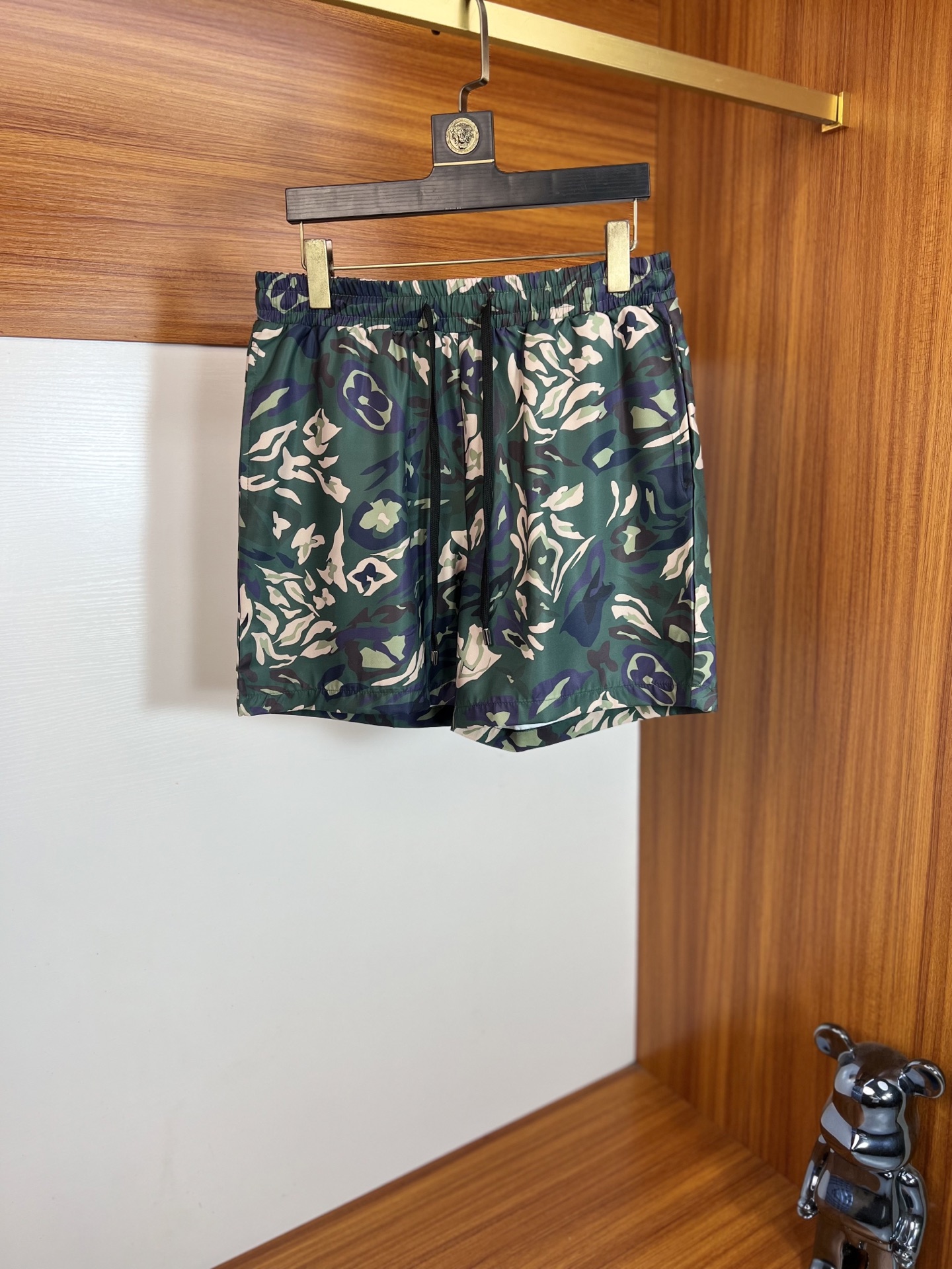 NO:843070,LV/Louis Vuitton 2026 spring and summer new products, complete with three labels, beach shorts and shorts. Good products need no introduction. Look at the details. Counter size M-XXXL,, louis vuitton, louis vuitton, shorts,19860909LV/路易威登 2026春夏新品上新 三标齐全 沙滩裤 短裤 好货不用过多介绍 看细节 专柜码数M-XXXL,,louis vuitton,louis vuitton,shorts,,Men's clothing
