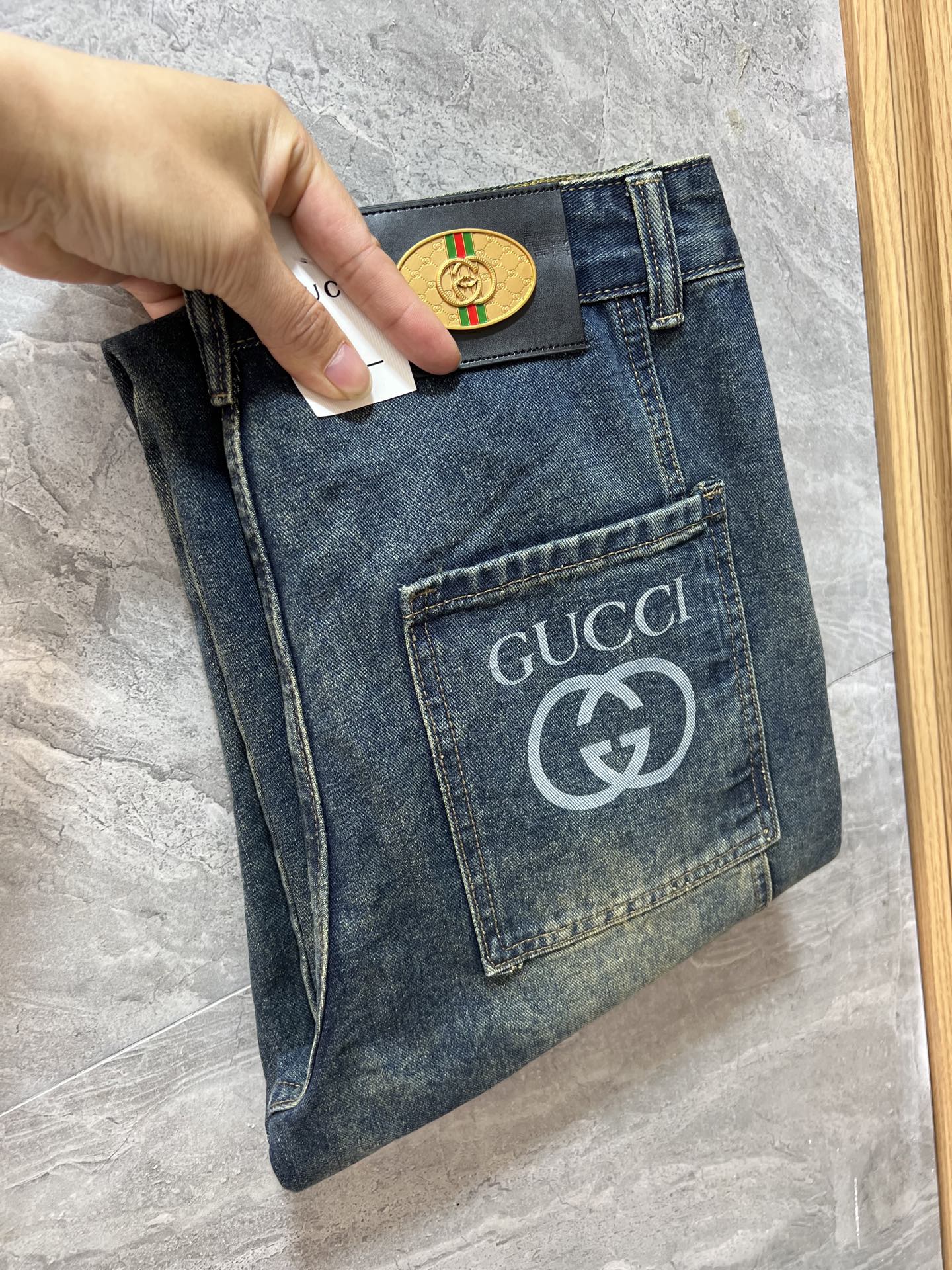 NO:932494,Gucci/Gucci 2026 spring and summer new products, complete with three labels, jeans, good products, no need to introduce too much, look at the details, counter size 29-38, no 35 37 175/140 upper body size 32,,gucci,jeans,19860909Gucci/古奇 2026春夏新品 三标齐全 牛仔裤 好货不用过多介绍 看细节 专柜码数29-38 无35 37 175/140上身32码,,gucci,jeans,,Men's clothing
