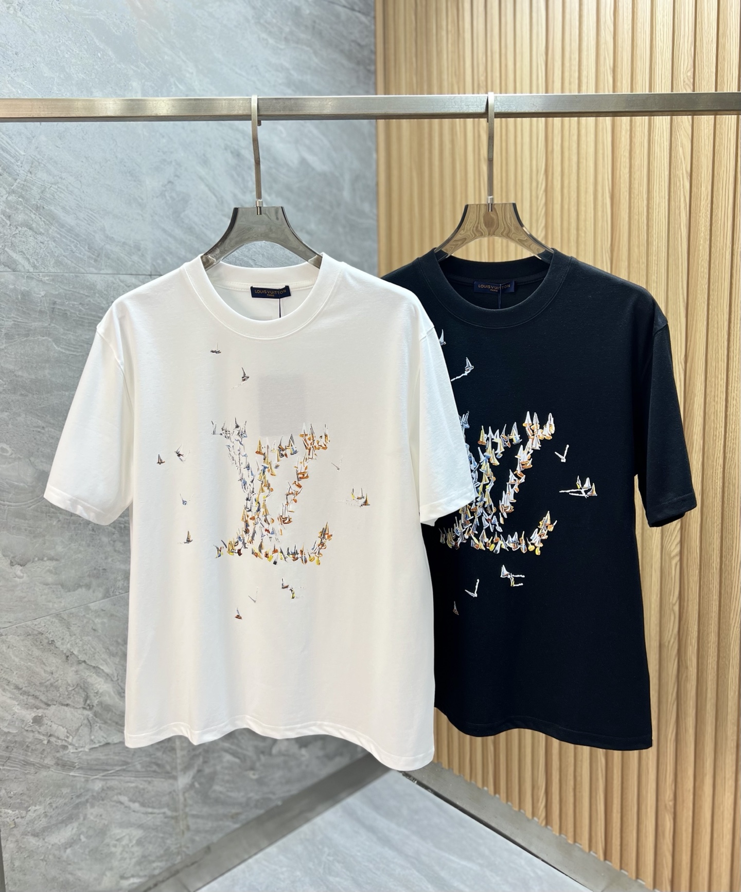 NO:757207,LV/Louis Vuitton 2026 spring and summer new products, complete with three labels, pure cotton round neck short-sleeved T-shirt, good product without too much introduction, look at the details, counter size M-XXXL / recommended L,, louis vuitton, louis vuitton, T-shirt, tees, t-shirt,19860909LV/路易威登 2026年春夏新品上新 三标齐全 纯棉圆领短袖T恤 好货不用过多介绍 看细节 专柜码数M-XXXL /建议L,,louis vuitton,louis vuitton,T-shirt,tees，t-shirt,,Men's clothing