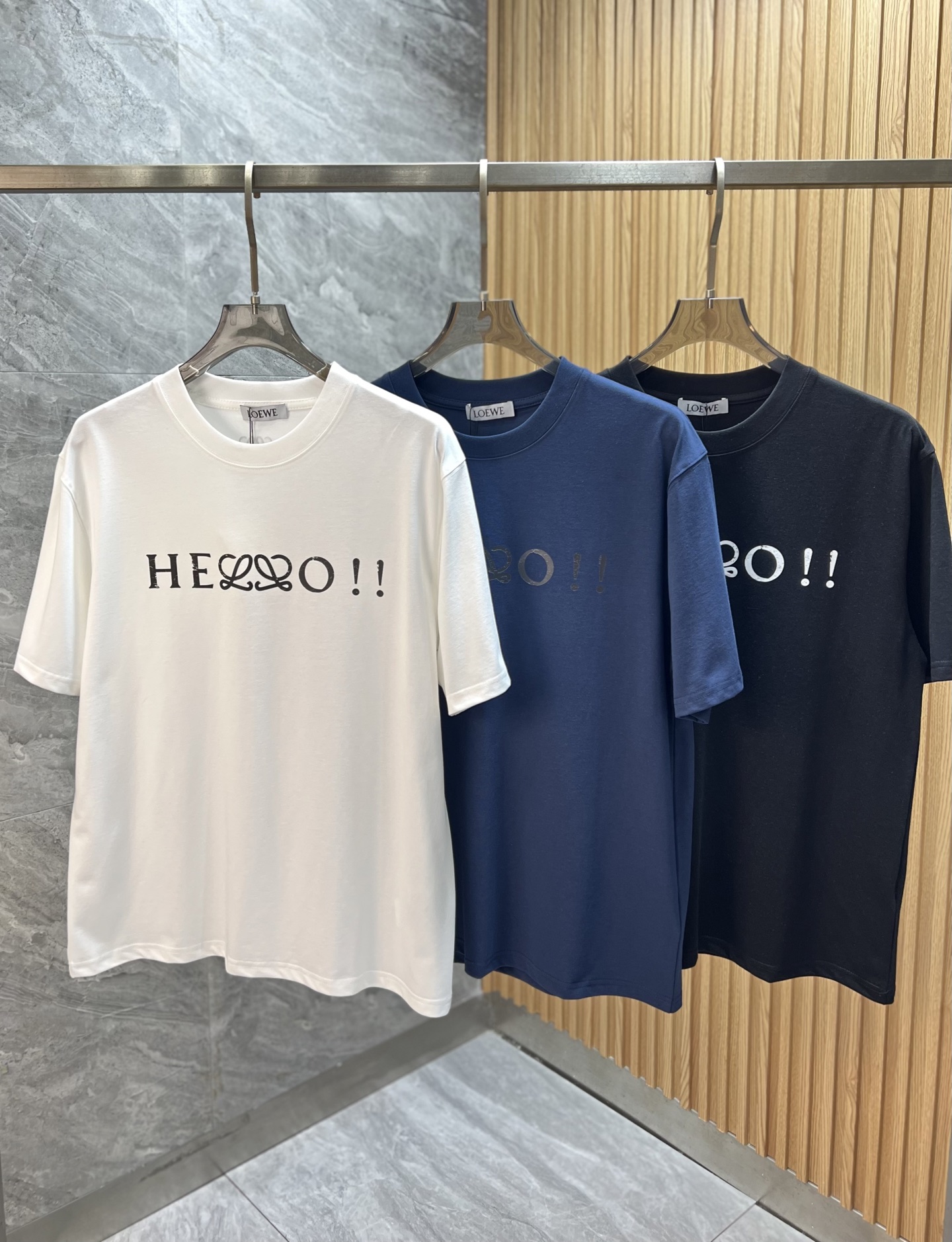 NO:757223,Loewe/Luo Yiwei 2026 spring and summer new products, complete with three labels, pure cotton round neck short-sleeved T-shirt, good product does not need to be introduced too much, look at the details, counter size M-XXXL / recommended L,, loewe, loewe, T-shirt, tees, t-shirt,19860909Loewe/罗意威 2026年春夏新品上新 三标齐全 纯棉圆领短袖T恤 好货不用过多介绍 看细节 专柜码数M-XXXL /建议L,,loewe,loewe,T-shirt,tees，t-shirt,,Men's clothing
