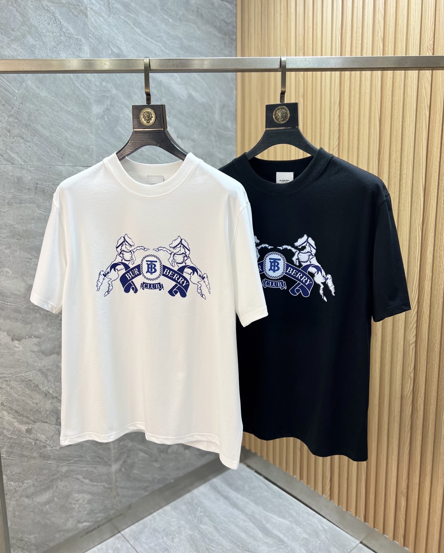 NO:757240,Burberry/Burberry 2026 spring and summer new products, complete with three labels, pure cotton round neck short-sleeved T-shirt, good product without too much introduction, look at the details, counter size M-XXXL / recommended L,, burberry, burberry, T-shirt, tees, t-shirt,19860909Burberry/巴宝莉 2026年春夏新品上新 三标齐全 纯棉圆领短袖T恤 好货不用过多介绍 看细节 专柜码数M-XXXL /建议L,,burberry,burberry,T-shirt,tees，t-shirt,,Men's clothing