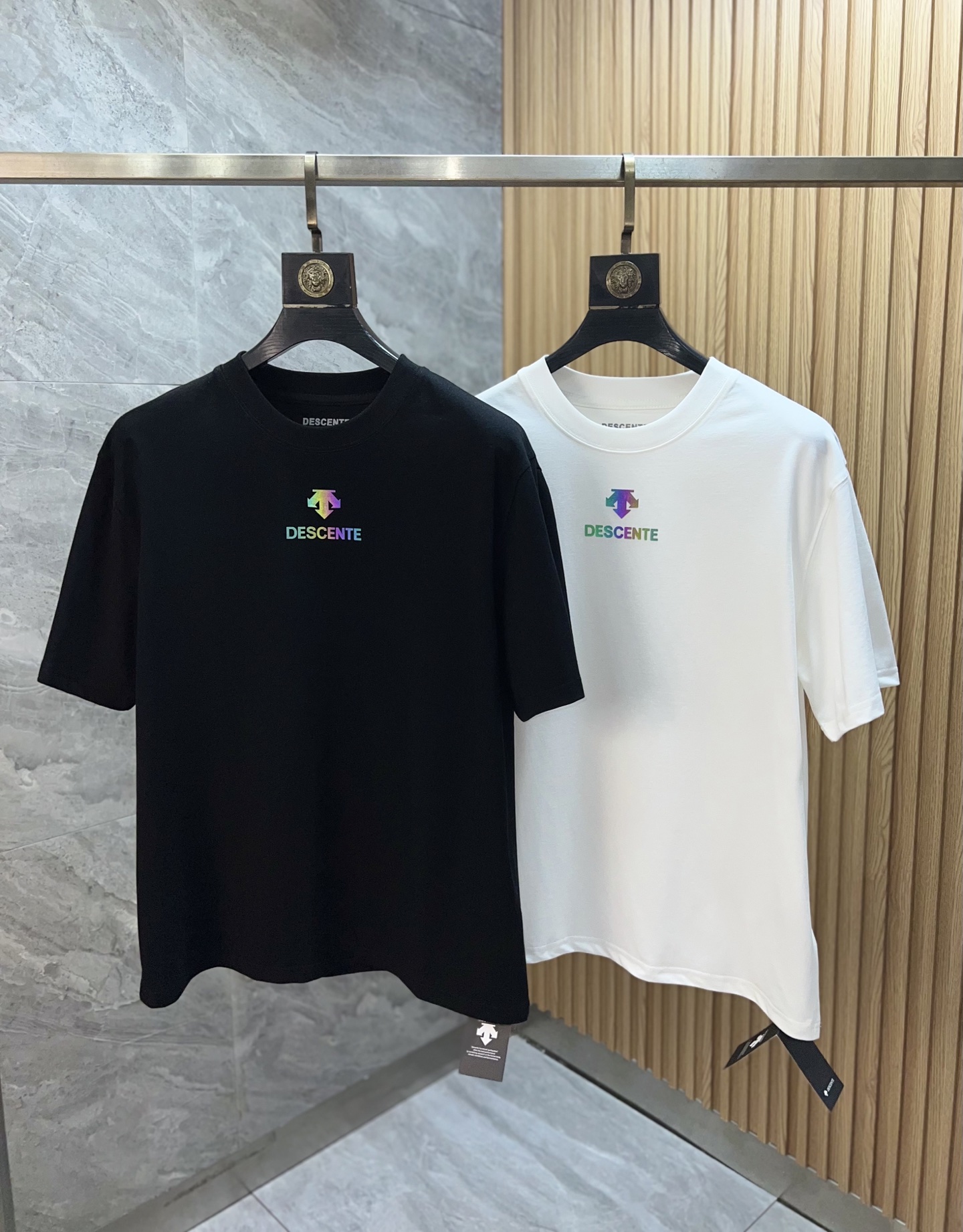 NO:757248,Descente 2026 spring and summer new products, complete with three standards, pure cotton round neck short-sleeved T-shirt, good product without too much introduction, look at the details, counter size M-XXXL / recommended L,, T-shirt, tees, t-shirt,19860909迪桑特 2026年春夏新品上新 三标齐全 纯棉圆领短袖T恤 好货不用过多介绍 看细节 专柜码数M-XXXL /建议L,,T-shirt,tees，t-shirt,,Men's clothing