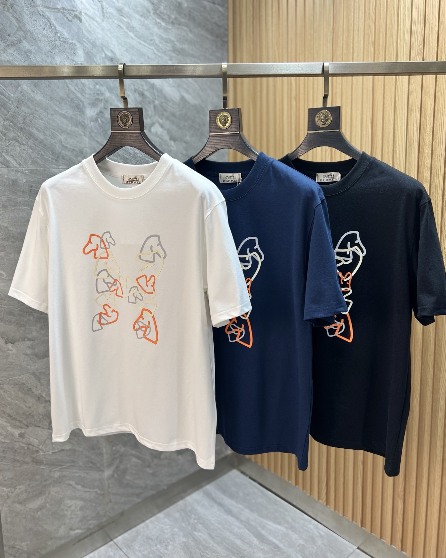 NO:757214,Hermes/Hermès 2026 spring and summer new products, complete with three labels, pure cotton round neck short-sleeved T-shirt, good product does not need to be introduced too much, look at the details, counter size M-XXXL / recommended L,, hermes, hermes, T-shirt, tees, t-shirt,19860909Hermes/爱马仕 2026年春夏新品上新 三标齐全 纯棉圆领短袖T恤 好货不用过多介绍 看细节 专柜码数M-XXXL /建议L,,hermes,hermes,T-shirt,tees，t-shirt,,Men's clothing