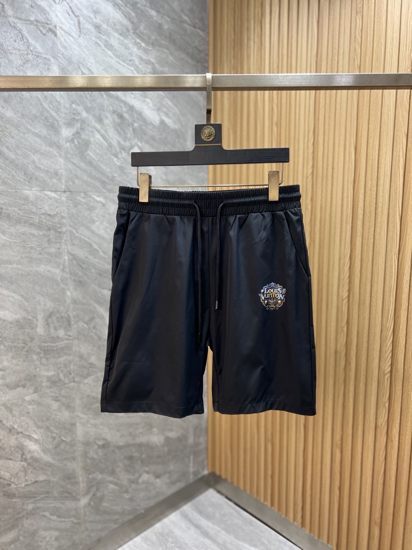 NO:937551,LV/Louis Vuitton 2026 spring and summer new products, complete with three labels, shorts, good products, no need to introduce too much, look at the details, counter size M-XXXL, slim fit,, louis vuitton, louis vuitton, shorts,19860909LV/路易威登 2026春夏新品上新 三标齐全 短裤 好货不用过多介绍 看细节 专柜码数M-XXXL 修身版型,,louis vuitton,louis vuitton,shorts,,Men's clothing