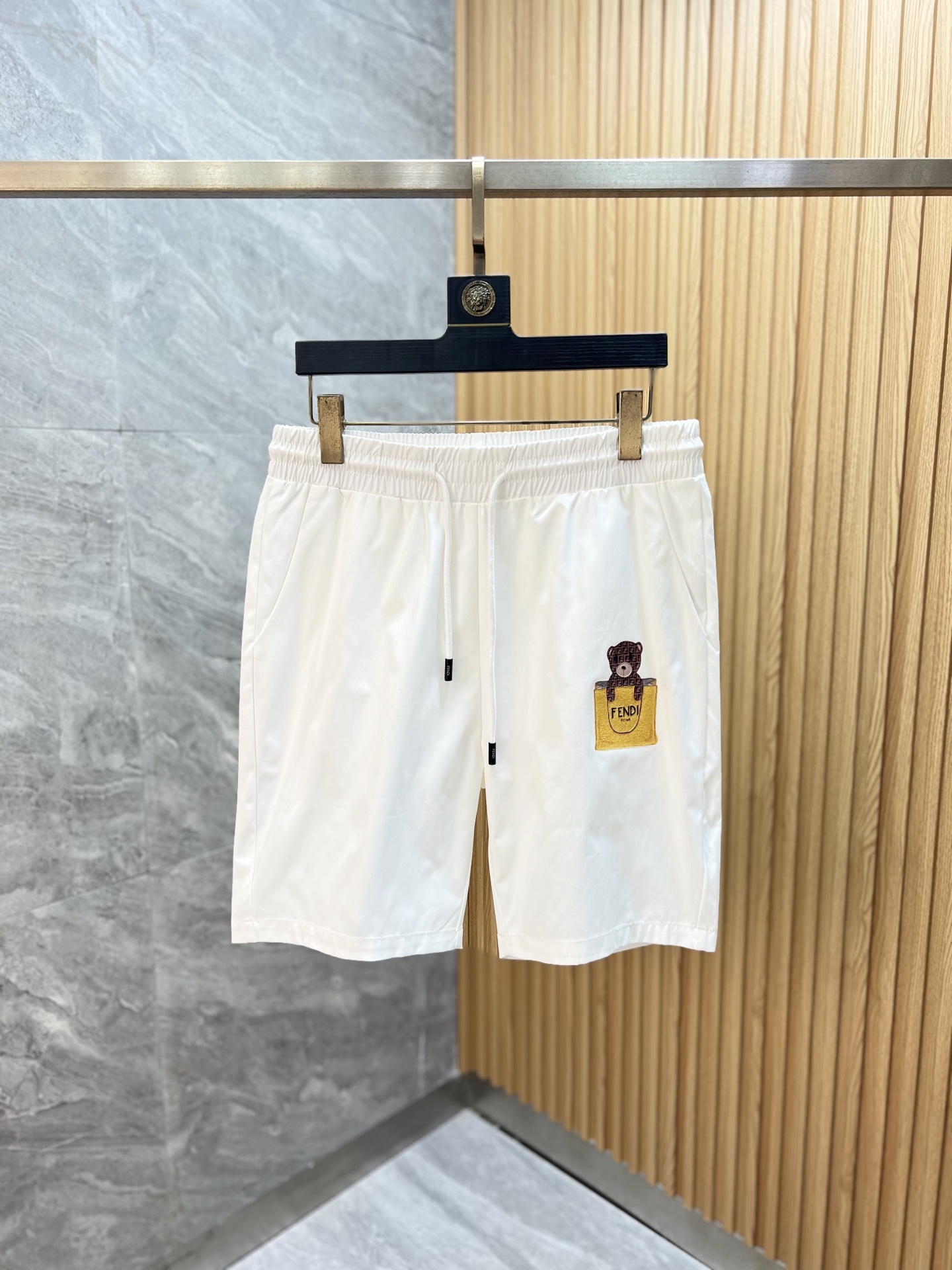 NO:773858,Fendi/Fendi 2026 spring and summer new products, complete with three labels, shorts, good products, no need to introduce too much, look at the details, counter size M-XXXL, slim fit,,fendi,fendi,shorts,19860909Fendi/芬迪 2026春夏新品上新 三标齐全 短裤 好货不用过多介绍 看细节 专柜码数M-XXXL 修身版型,,fendi,fendi,shorts,,Men's clothing