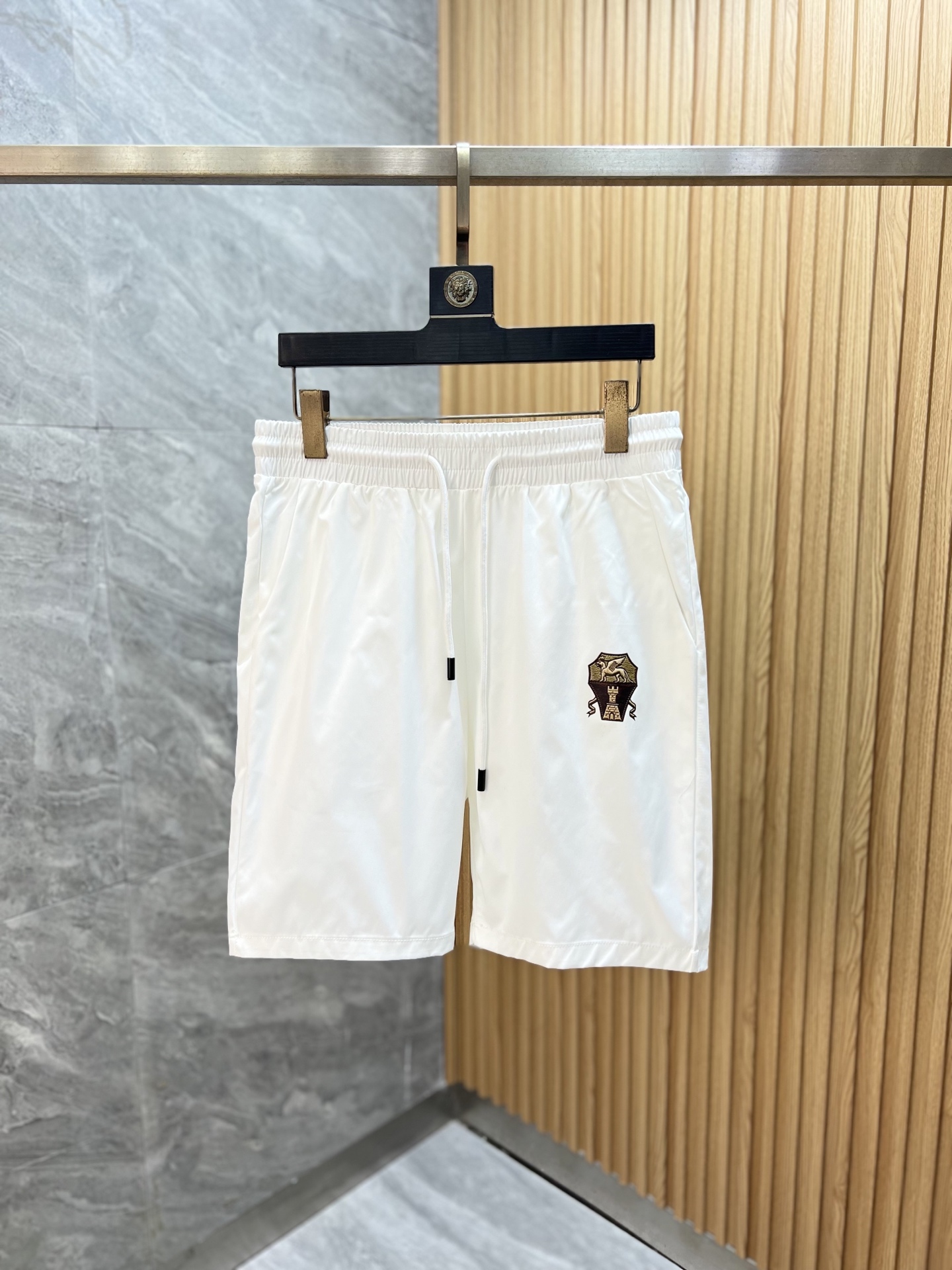 NO:773870,BC 2026 spring and summer new products are available. All three labels are available. Shorts are a good product. No need to introduce too much. Look at the details. Counter size: M-XXXL. Slim fit, shorts.19860909BC 2026春夏新品上新 三标齐全 短裤 好货不用过多介绍 看细节 专柜码数M-XXXL 修身版型,,shorts,,Men's clothing