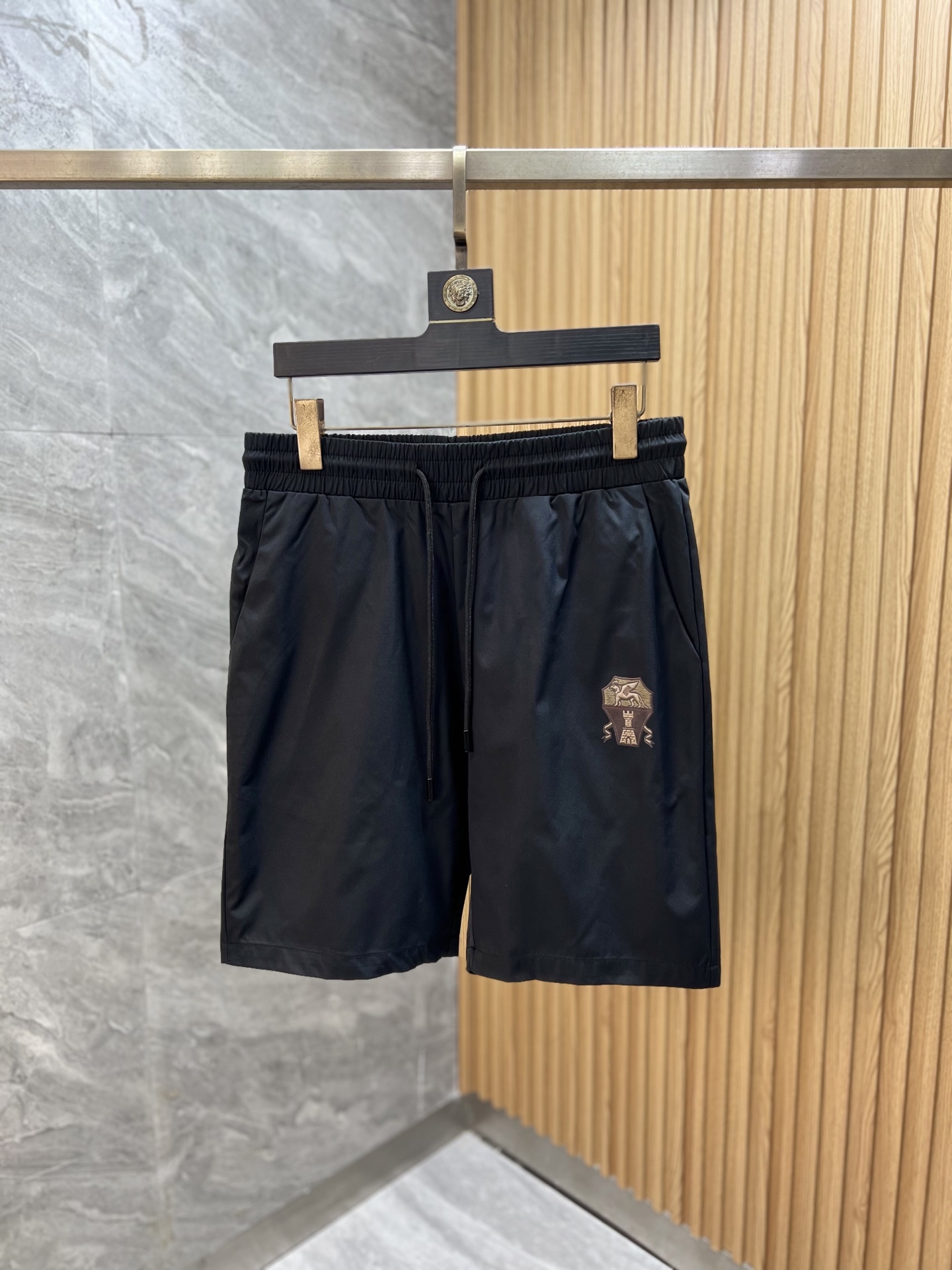 NO:773876,BC 2026 spring and summer new products are available. All three labels are available. Shorts are a good product. No need to introduce too much. Look at the details. Counter size: M-XXXL. Slim fit, shorts.19860909BC 2026春夏新品上新 三标齐全 短裤 好货不用过多介绍 看细节 专柜码数M-XXXL 修身版型,,shorts,,Men's clothing