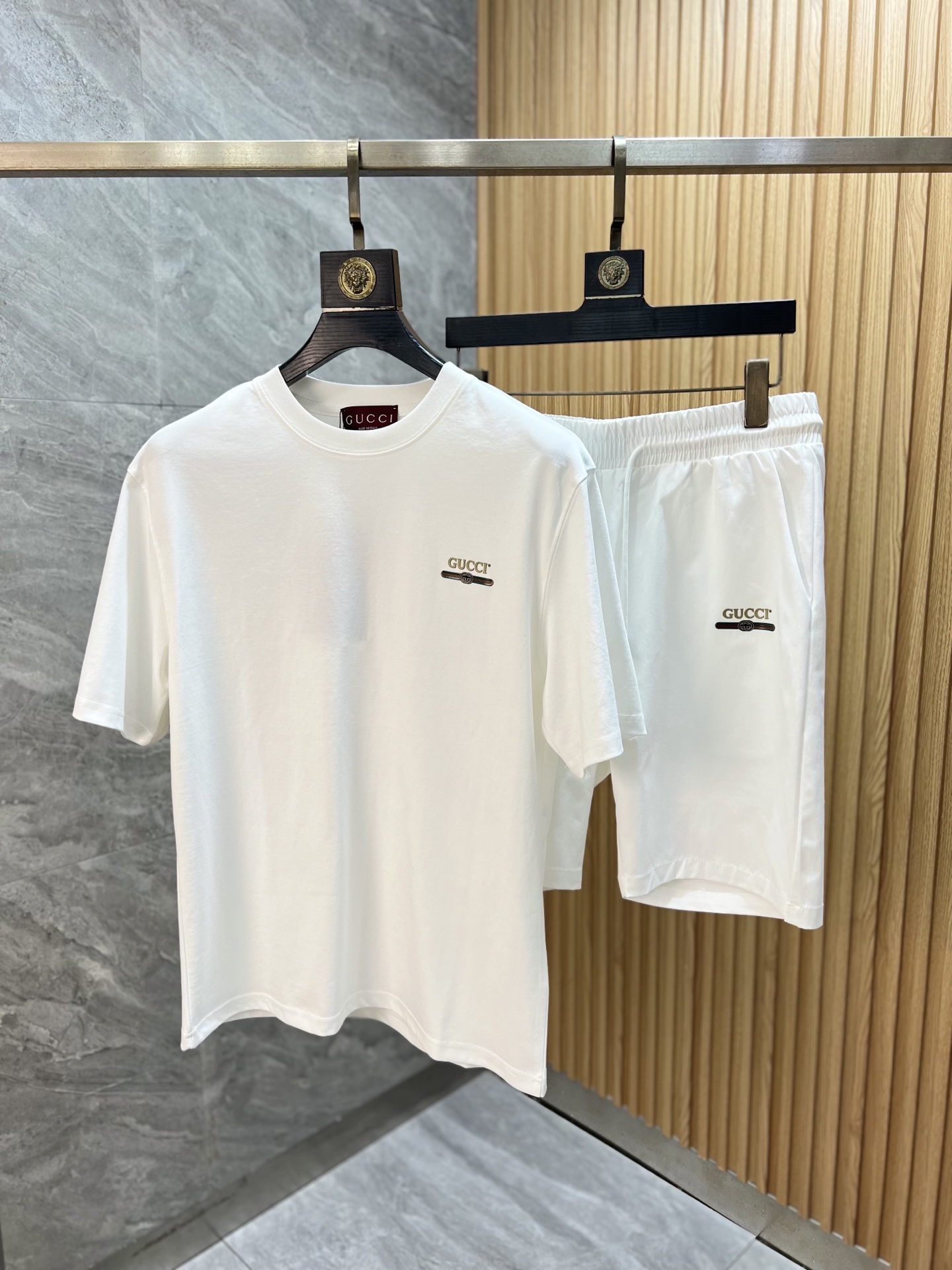 NO:773889,Tops, pants, Gucci/Gucci, 2026 spring and summer new products, complete with three labels, no need to introduce too much for good products, look at the details, counter size M-XXXL, slim fit,,gucci,19860909上衣 裤子Gucci/古奇 2026春夏新品上新 三标齐全 好货不用过多介绍 看细节 专柜码数M-XXXL 修身版型,,gucci,,Men's clothing