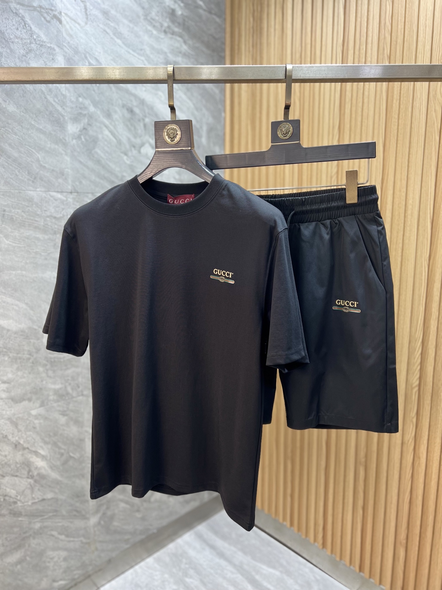 NO:773893,Tops, pants, Gucci/Gucci, 2026 spring and summer new products, complete with three labels, no need to introduce too much for good products, look at the details, counter size M-XXXL, slim fit,,gucci,19860909上衣 裤子Gucci/古奇 2026春夏新品上新 三标齐全 好货不用过多介绍 看细节 专柜码数M-XXXL 修身版型,,gucci,,Men's clothing