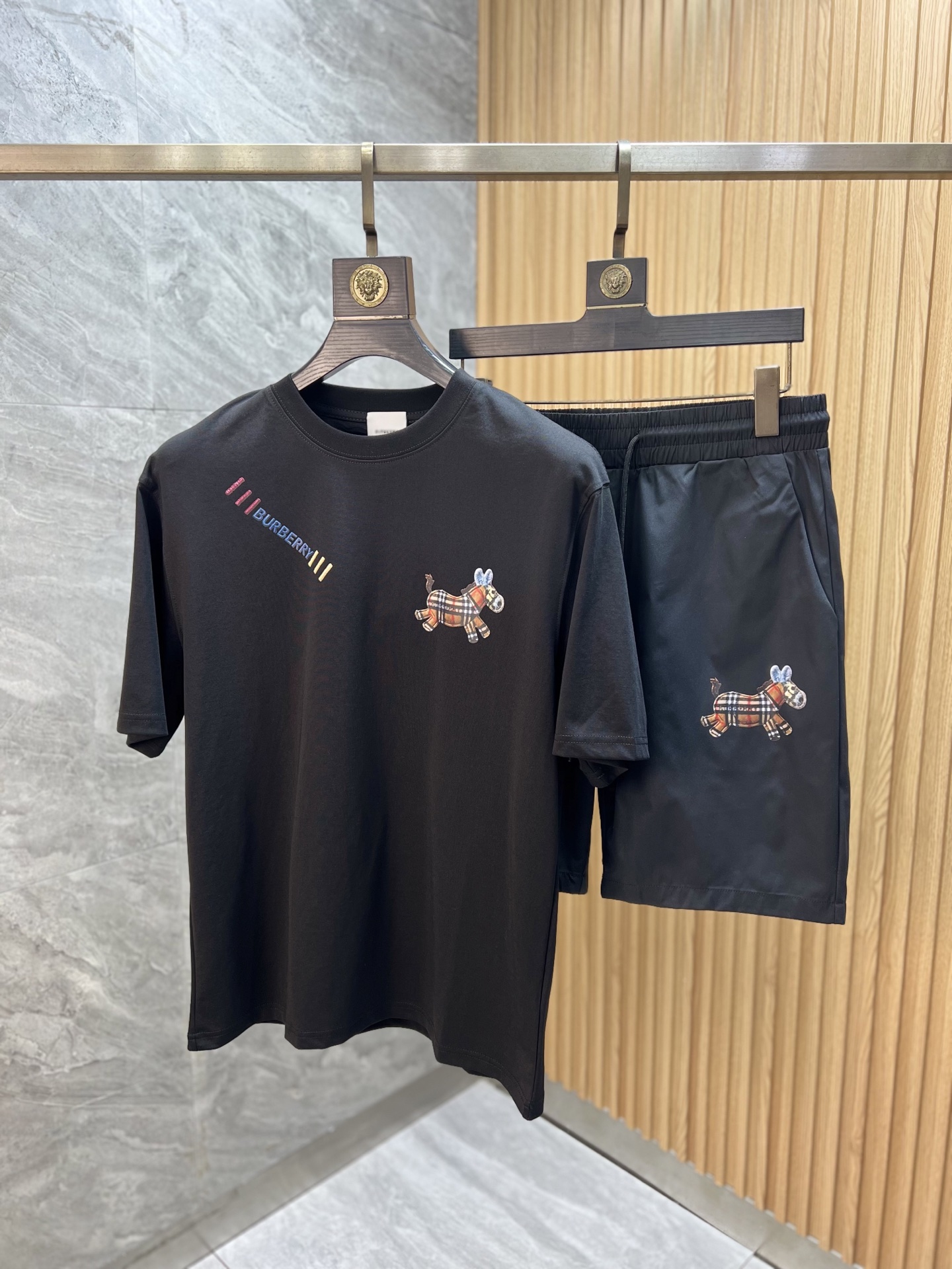 NO:773939,Tops, pants, Burberry/Burberry 2026 spring and summer new products, complete with three labels, no need to introduce too much good products, look at the details, counter size M-XXXL, slim fit,,burberry,burberry,19860909上衣 裤子Burberry/巴宝莉 2026春夏新品上新 三标齐全 好货不用过多介绍 看细节 专柜码数M-XXXL 修身版型,,burberry,burberry,,Men's clothing