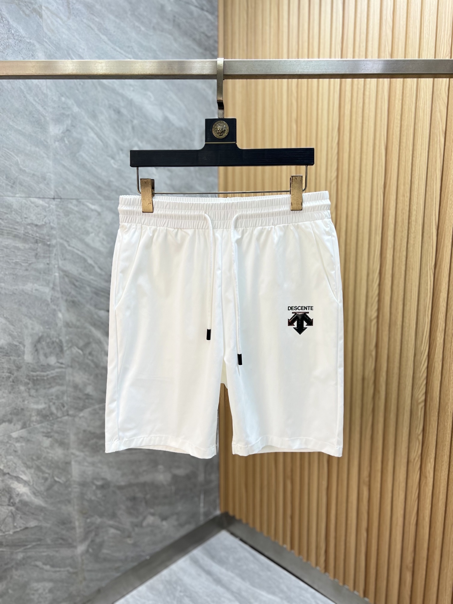 NO:773945,Descente 2026 spring and summer new products, complete with three labels, shorts, good products, no need to introduce too much, look at the details, counter size M-XXXL, slim fit,,shorts,19860909迪桑特 2026春夏新品上新 三标齐全 短裤 好货不用过多介绍 看细节 专柜码数M-XXXL 修身版型,,shorts,,Men's clothing