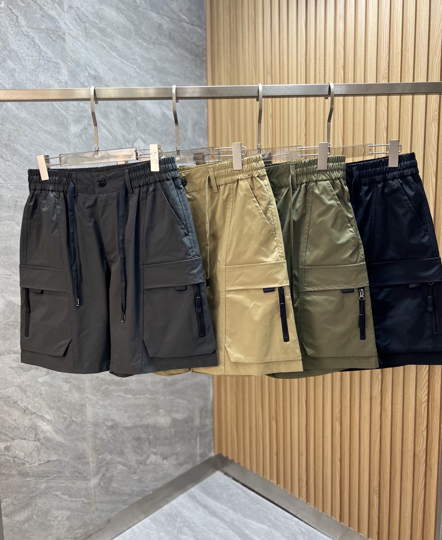 NO:757288,Burberry/Burberry 2026 spring and summer new products, complete with three labels, overalls, five-point shorts, good products, no need to introduce too much, look at the details, counter size M-XXXL,,burberry,burberry,shorts,19860909Burberry/巴宝莉 2026春夏新品上新 三标齐全 工装裤 五分短裤 好货不用过多介绍 看细节 专柜码数M-XXXL,,burberry,burberry,shorts,,Men's clothing
