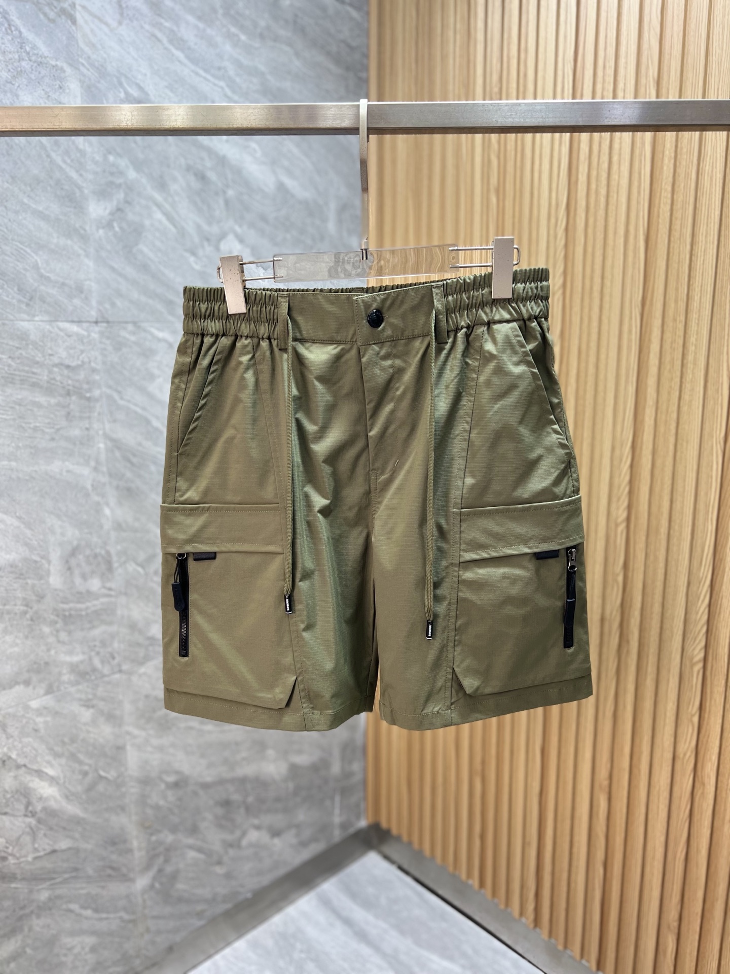 NO:937042,Burberry/Burberry 2026 spring and summer new products, complete with three labels, overalls, five-point shorts, good products, no need to introduce too much, look at the details, counter size M-XXXL,,burberry,burberry,shorts,19860909Burberry/巴宝莉 2026春夏新品上新 三标齐全 工装裤 五分短裤 好货不用过多介绍 看细节 专柜码数M-XXXL,,burberry,burberry,shorts,,Men's clothing
