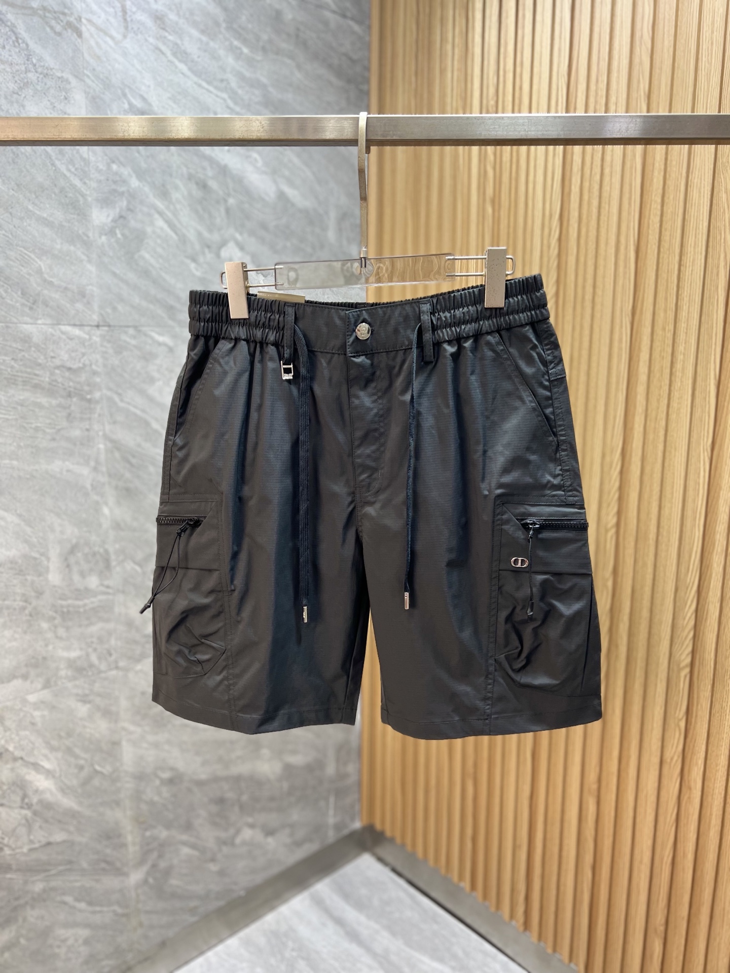 NO:926797,Dior/Dior 2026 spring and summer new products, complete with three labels, overalls, five-point shorts, good products without too much introduction, look at the details, counter size M-XXXL,, dior, dior, shorts,19860909Dior/迪奥 2026春夏新品上新 三标齐全 工装裤 五分短裤 好货不用过多介绍 看细节 专柜码数M-XXXL,,dior,dior,shorts,,Men's clothing