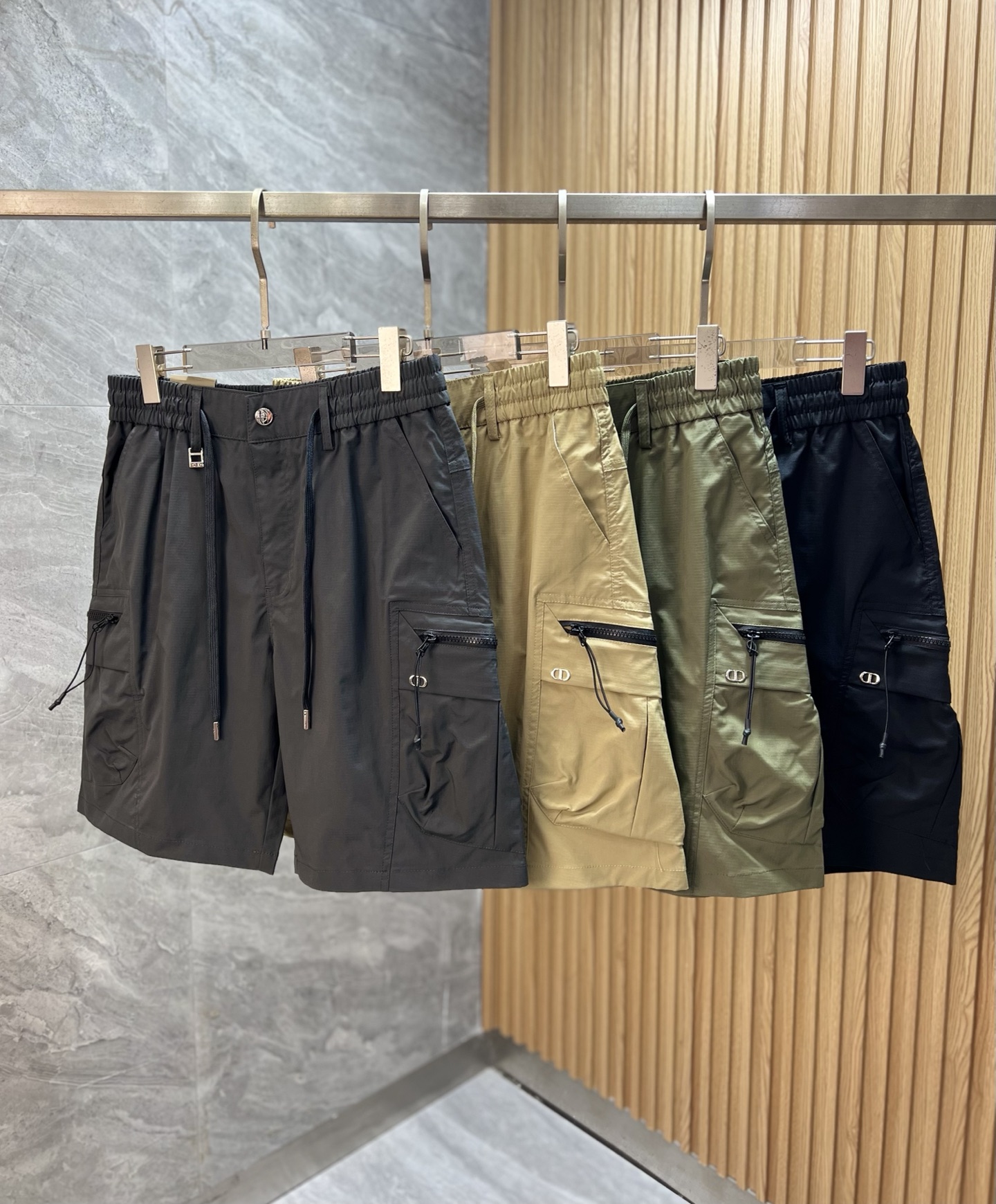 NO:757294,Dior/Dior 2026 spring and summer new products, complete with three labels, overalls, five-point shorts, good products without too much introduction, look at the details, counter size M-XXXL,, dior, dior, shorts,19860909Dior/迪奥 2026春夏新品上新 三标齐全 工装裤 五分短裤 好货不用过多介绍 看细节 专柜码数M-XXXL,,dior,dior,shorts,,Men's clothing