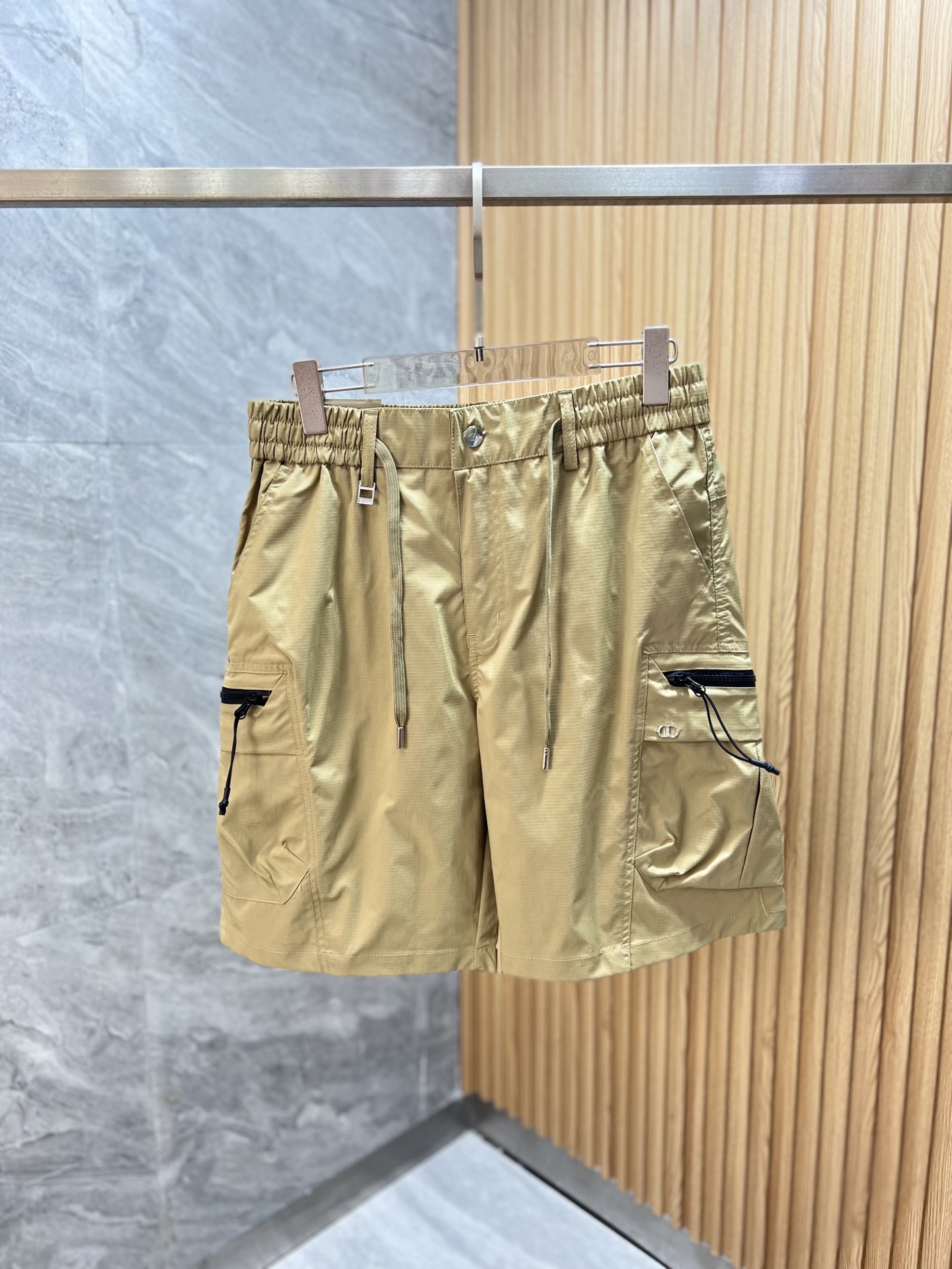 NO:910879,Dior/Dior 2026 spring and summer new products, complete with three labels, overalls, five-point shorts, good products without too much introduction, look at the details, counter size M-XXXL,, dior, dior, shorts,19860909Dior/迪奥 2026春夏新品上新 三标齐全 工装裤 五分短裤 好货不用过多介绍 看细节 专柜码数M-XXXL,,dior,dior,shorts,,Men's clothing