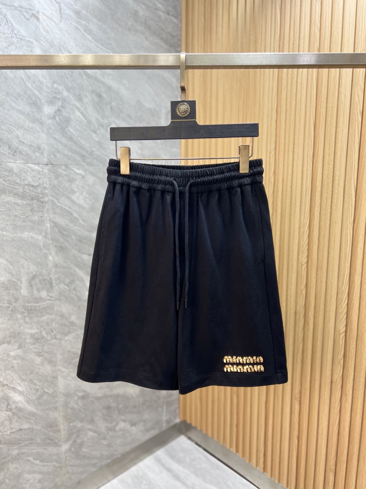 NO:760187,MiuMiu 2026 spring and summer new products, complete with three standards, elastic band, casual pants and shorts, no need to introduce too much, look at the details, counter size M-XXXXL / upper body recommended L,, miumiu, shorts,19860909MiuMiu 2026春夏新品 三标齐全 松紧带五分休闲裤短裤 好货不用过多介绍 看细节 专柜码数M-XXXXL /上身建议L,,miumiu,shorts,,Men's clothing