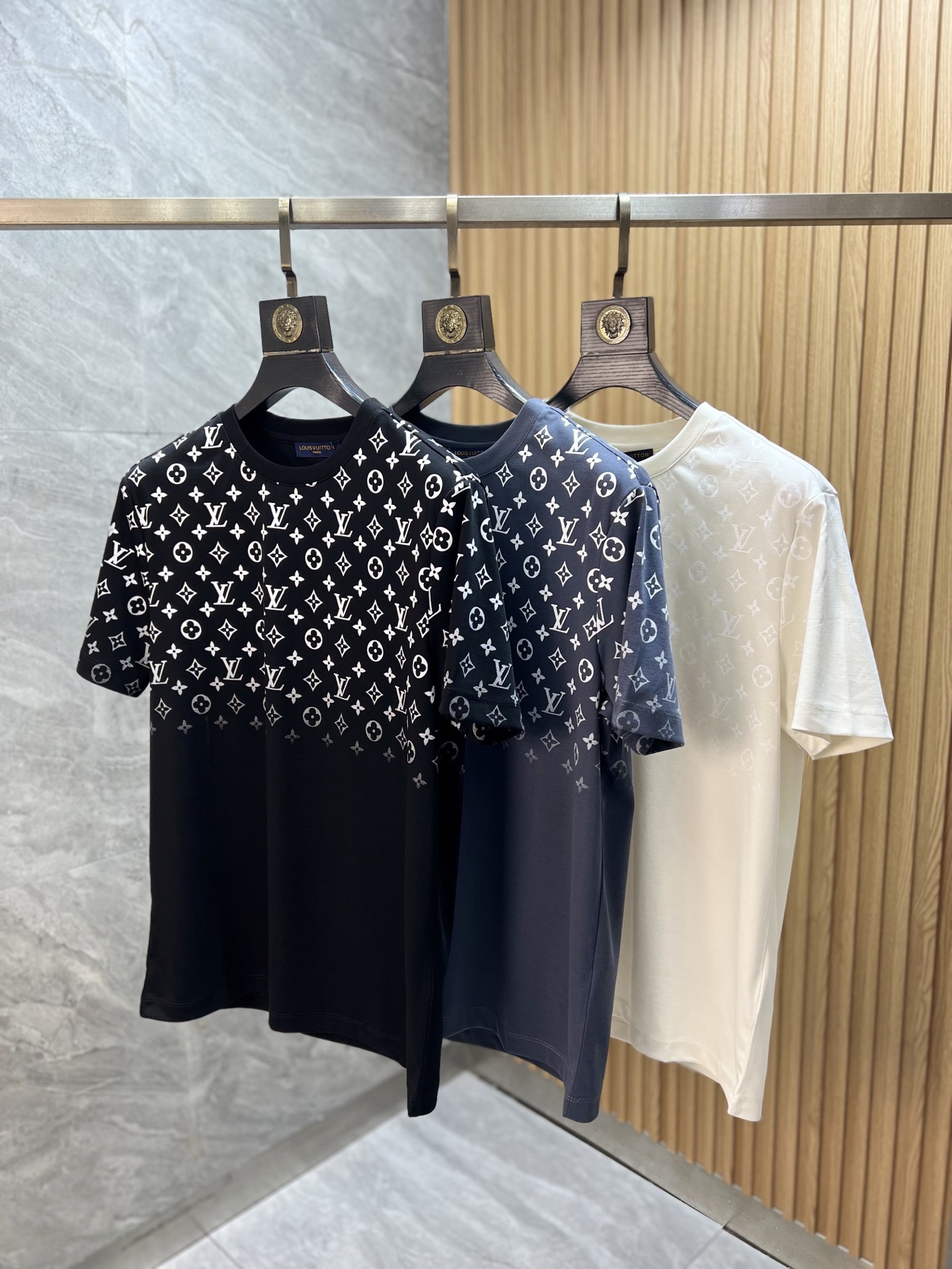 NO:760248,LV/Louis Vuitton 2026 spring and summer new products, complete with three labels, mercerized cotton round neck short-sleeved T-shirt, counter size M-XXXL 175/recommended L,, louis vuitton, louis vuitton, T-shirt, tees, t-shirt,19860909LV/路易威登 2026年春夏新品上新 三标齐全 丝光棉圆领短袖T恤 专柜码数M-XXXL 175/建议L,,louis vuitton,louis vuitton,T-shirt,tees，t-shirt,,Men's clothing