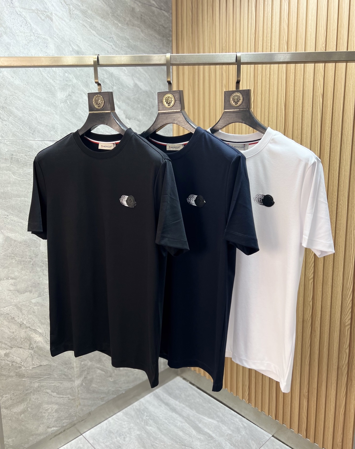 NO:760230,Moncler/Moncler 2026 spring and summer new products, complete with three labels, mercerized cotton round neck short-sleeved T-shirt, counter size M-XXXL 175/140, recommended L, Moncler, T-shirt, tees, t-shirt,19860909Moncler/蒙口 2026年春夏新品上新 三标齐全 丝光棉圆领短袖T恤 专柜码数M-XXXL 175/140建议L,,Moncler,T-shirt,tees，t-shirt,,Men's clothing
