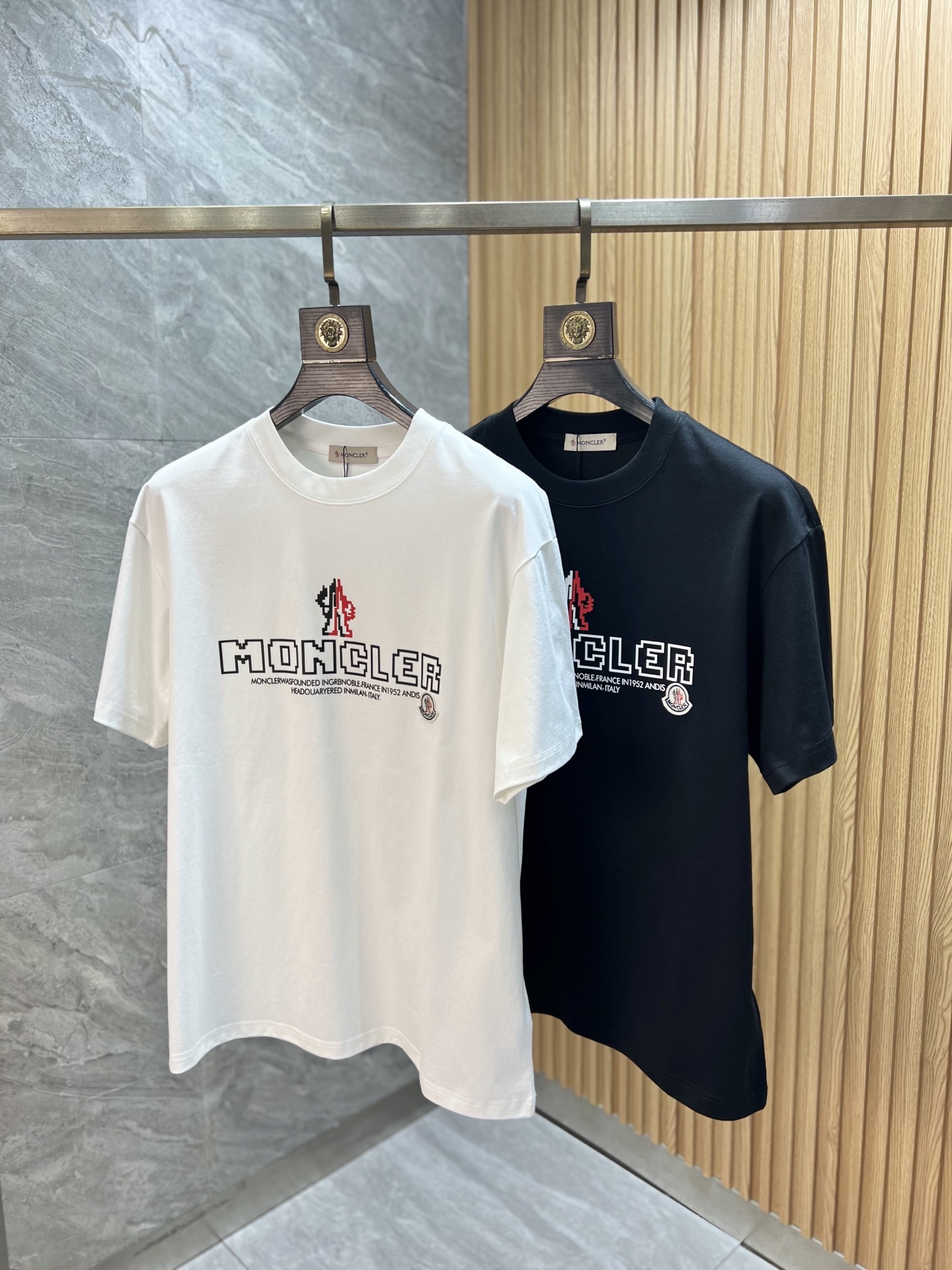 NO:760208,Moncler/Mongolian 2026 spring and summer new products, complete with three labels, pure cotton short-sleeved T-shirt, good product does not need to be introduced too much, look at the details, counter size S-XXXL 175/recommended M, Moncler, T-shirt, tees, t-shirt,19860909Moncler/蒙口 2026春夏新品 三标齐全 纯棉短袖T恤 好货不用过多介绍 看细节 专柜码数S-XXXL 175/建议M,,Moncler,T-shirt,tees，t-shirt,,Men's clothing