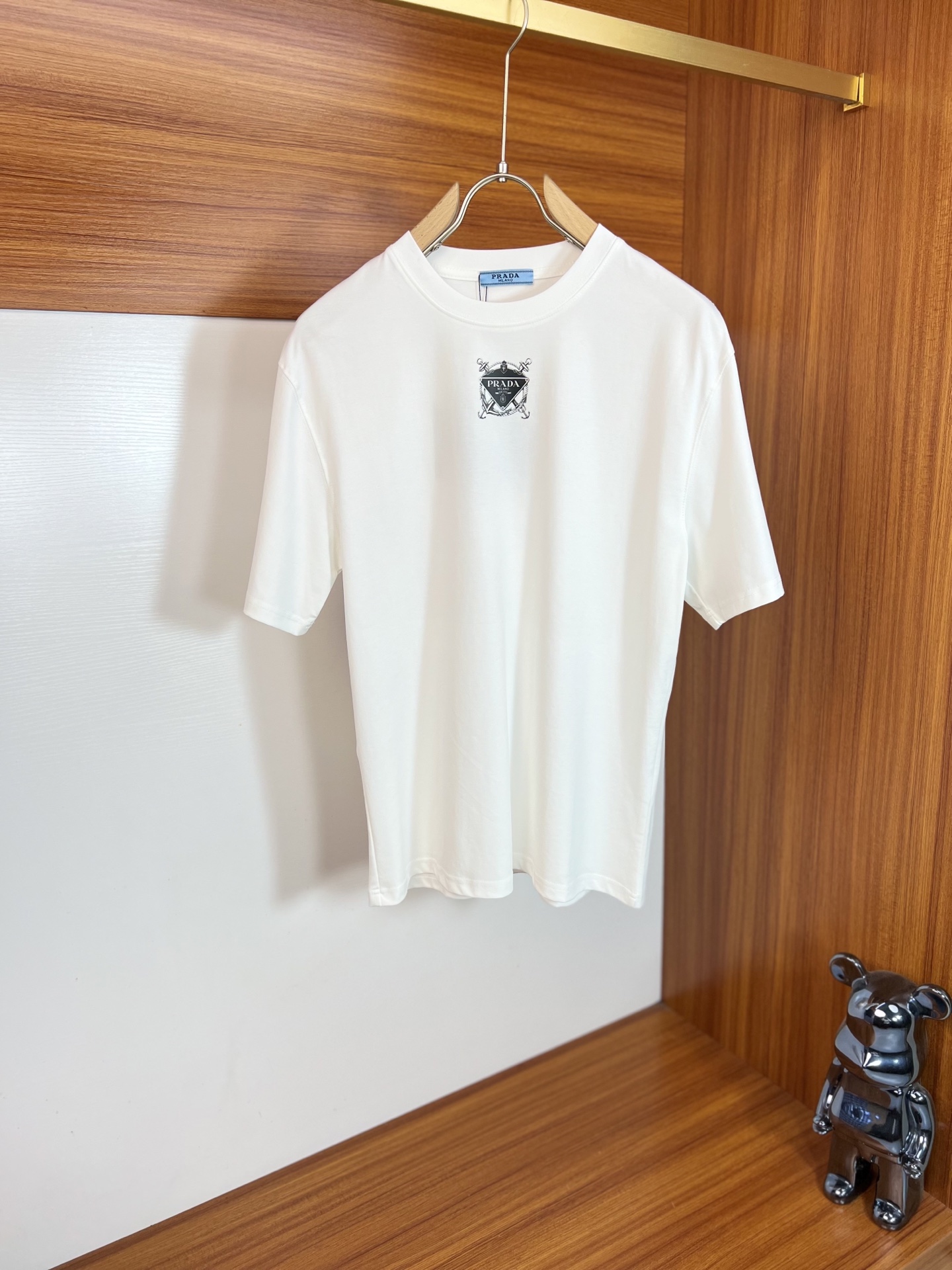 NO:848982,Prada/Prada 2026 spring and summer new products, complete with three labels, mercerized cotton round neck short-sleeved T-shirt, counter size M-XXXL / recommended L,, prada, prada, T-shirt, tees, t-shirt,19860909Prada/普拉达 2026年春夏新品上新 三标齐全 丝光棉圆领短袖T恤 专柜码数M-XXXL /建议L,,prada,prada,T-shirt,tees，t-shirt,,Men's clothing