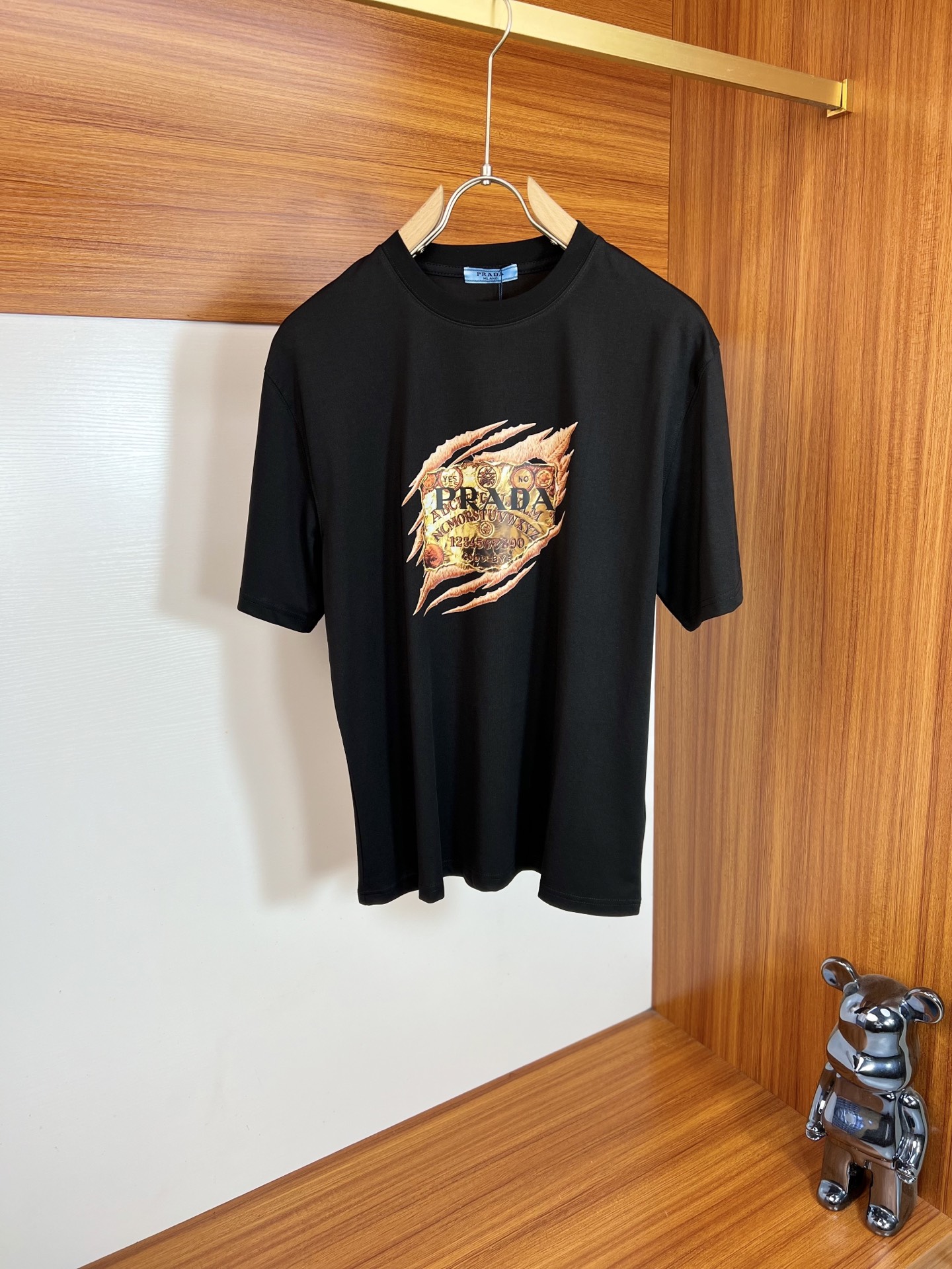 NO:848963,Prada/Prada 2026 spring and summer new products, complete with three labels, mercerized cotton round neck short-sleeved T-shirt, counter size M-XXXL / recommended L,, prada, prada, T-shirt, tees, t-shirt,19860909Prada/普拉达 2026年春夏新品上新 三标齐全 丝光棉圆领短袖T恤 专柜码数M-XXXL /建议L,,prada,prada,T-shirt,tees，t-shirt,,Men's clothing