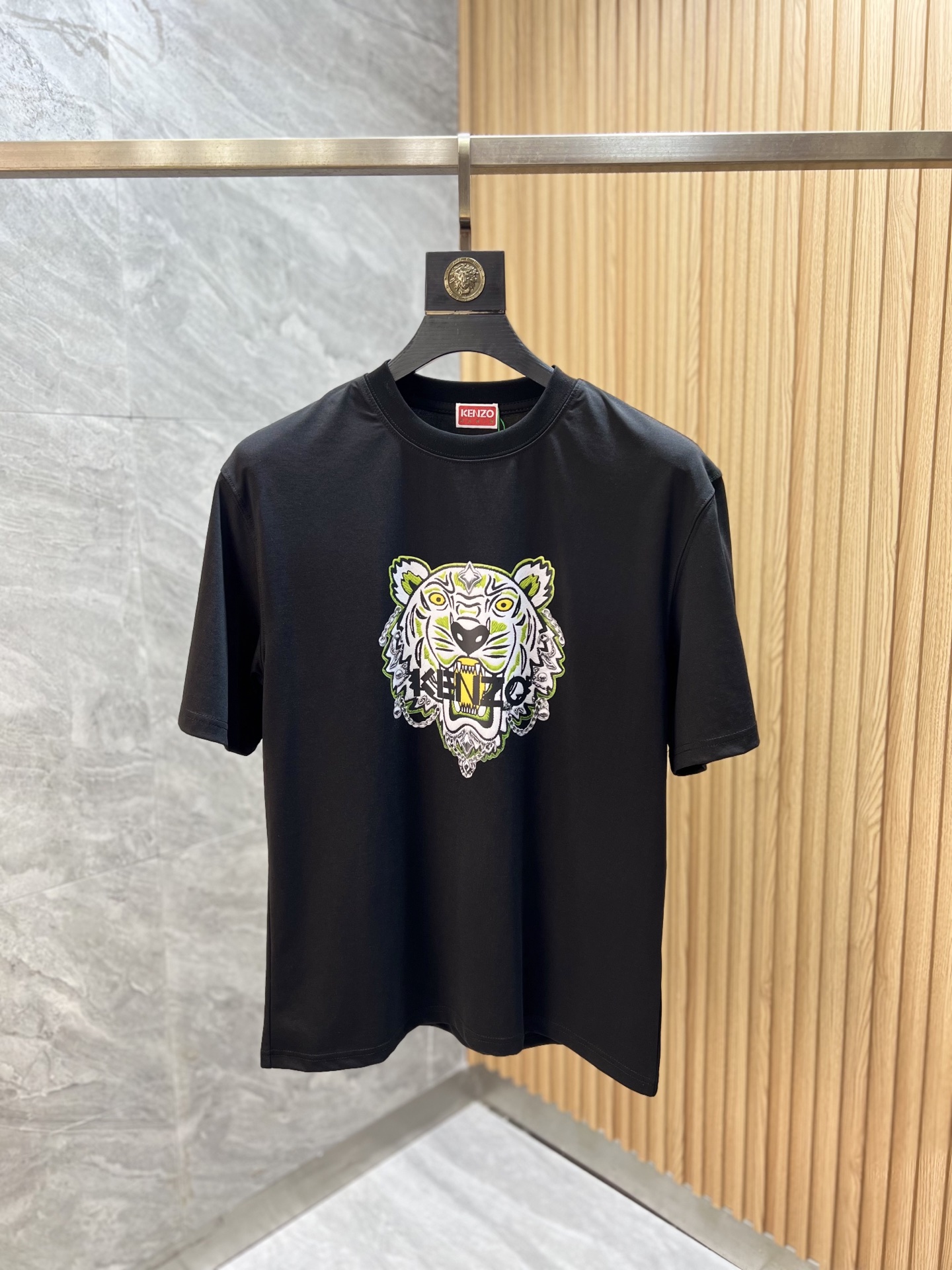 NO:831939,Kenzo 2026 spring and summer new products, complete with three labels, mercerized cotton short-sleeved T-shirt, good product, no need to introduce too much, look at the details, counter size M-XXXL / recommended L,, T-shirt, tees, t-shirt,19860909Kenzo 2026春夏新品 三标齐全 丝光棉短袖T恤 好货不用过多介绍 看细节 专柜码数M-XXXL /建议L,,T-shirt,tees，t-shirt,,Men's clothing