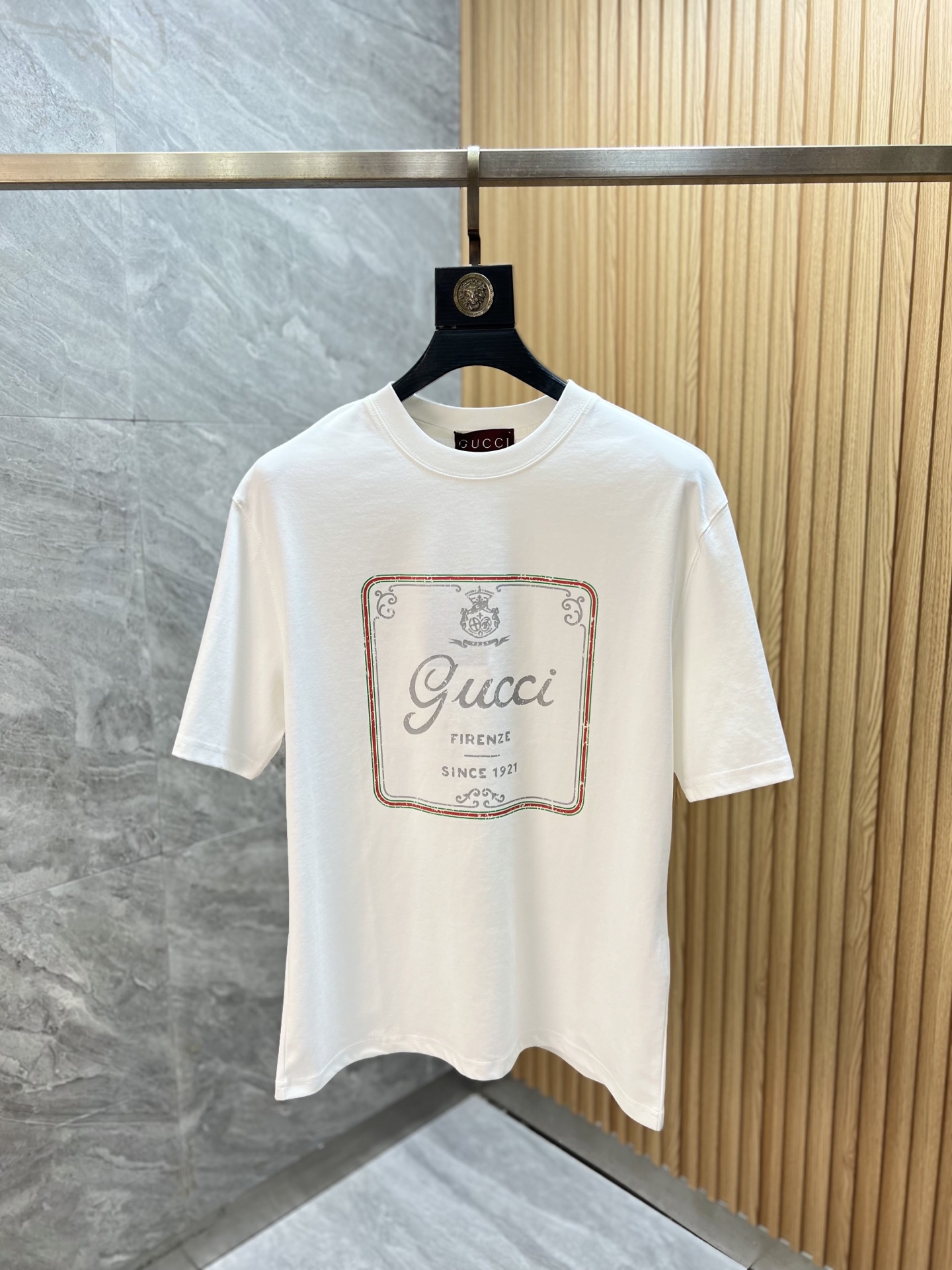 NO:910250,Gucci/Gucci 2026 spring and summer new products, complete with three labels, mercerized cotton short-sleeved T-shirt, good product, no need to introduce too much, look at the details, counter size M-XXXL 175/140, recommended L,, gucci, T-shirt, tees, t-shirt,19860909Gucci/古奇 2026春夏新品 三标齐全 丝光棉短袖T恤 好货不用过多介绍 看细节 专柜码数M-XXXL 175/140建议L,,gucci,T-shirt,tees，t-shirt,,Men's clothing