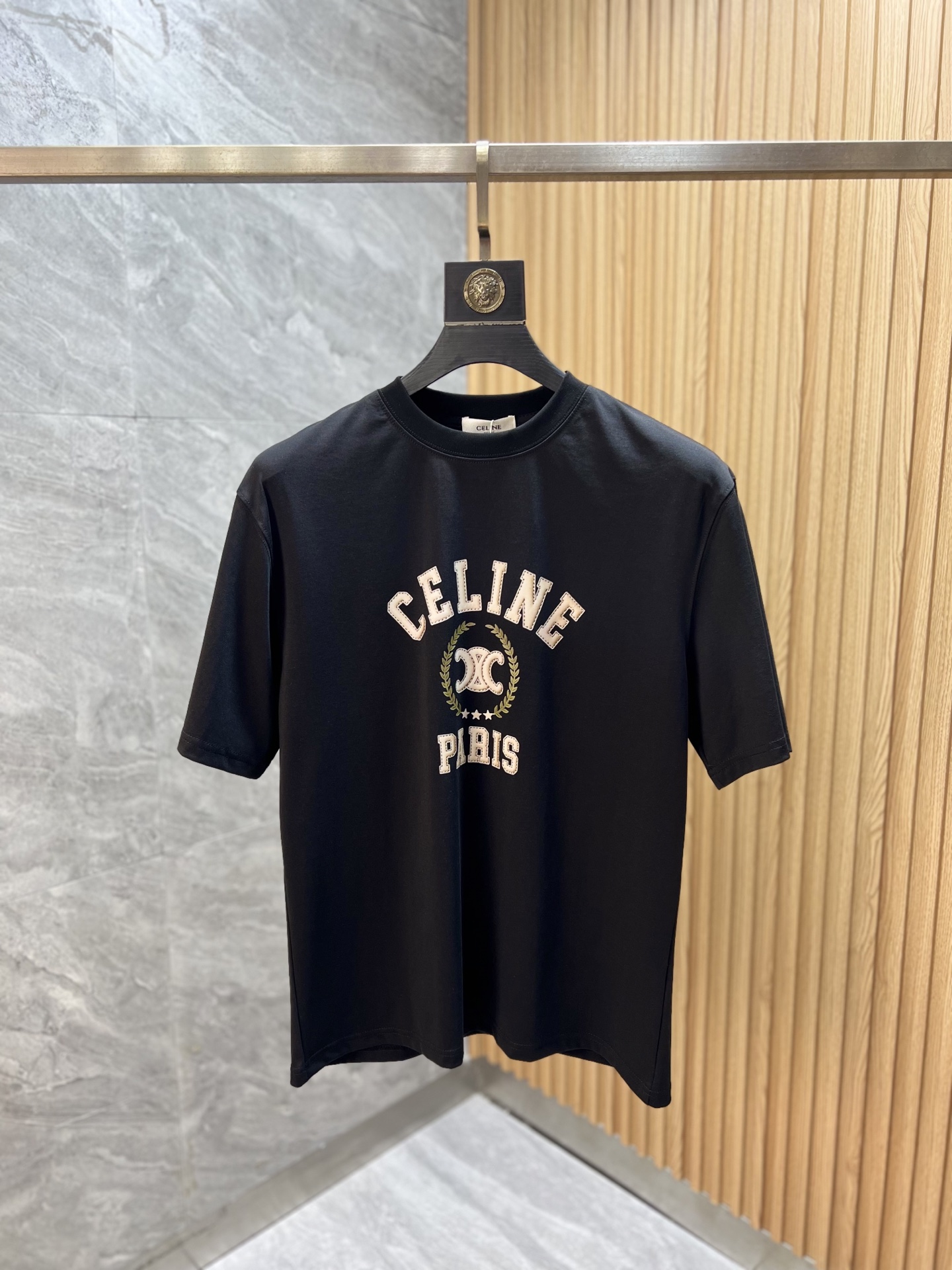 NO:910255,Celine/Celine 2026 spring and summer new products, complete with three labels, mercerized cotton short-sleeved T-shirt, good product without too much introduction, look at the details, counter size M-XXXL 175/140, recommended L,,celine,celine,T-shirt,tees,t-shirt,19860909Celine/赛琳 2026春夏新品 三标齐全 丝光棉短袖T恤 好货不用过多介绍 看细节 专柜码数M-XXXL 175/140建议L,,celine,celine,T-shirt,tees，t-shirt,,Men's clothing