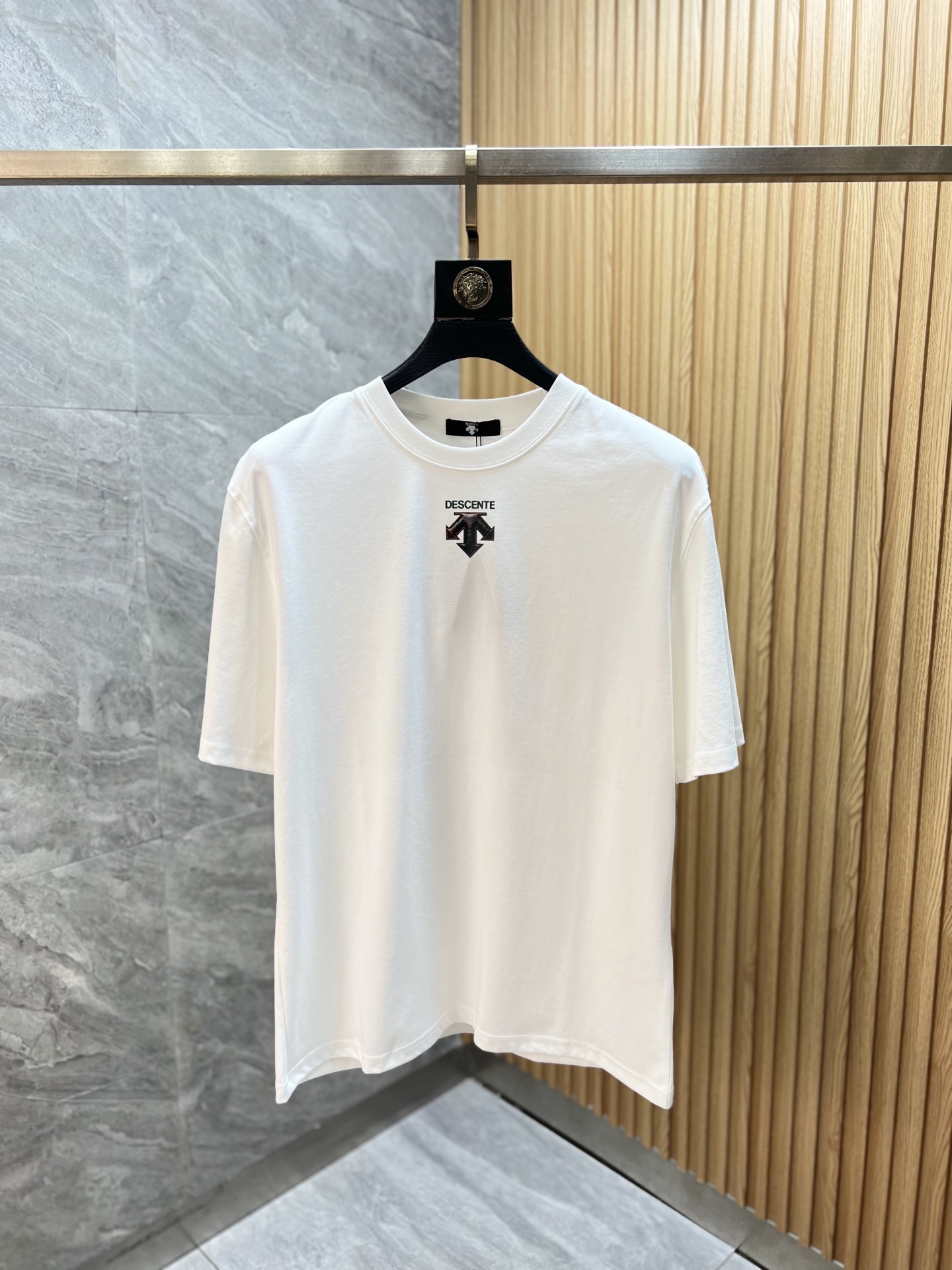 NO:831948,/ Descente 2026 spring and summer new products, complete with three standards, mercerized cotton short-sleeved T-shirt, good product, no need to introduce too much, look at the details, counter size M-XXXL / Recommended L,, T-shirt, tees, t-shirt,19860909/迪桑特 2026春夏新品 三标齐全 丝光棉短袖T恤 好货不用过多介绍 看细节 专柜码数M-XXXL /建议L,,T-shirt,tees，t-shirt,,Men's clothing