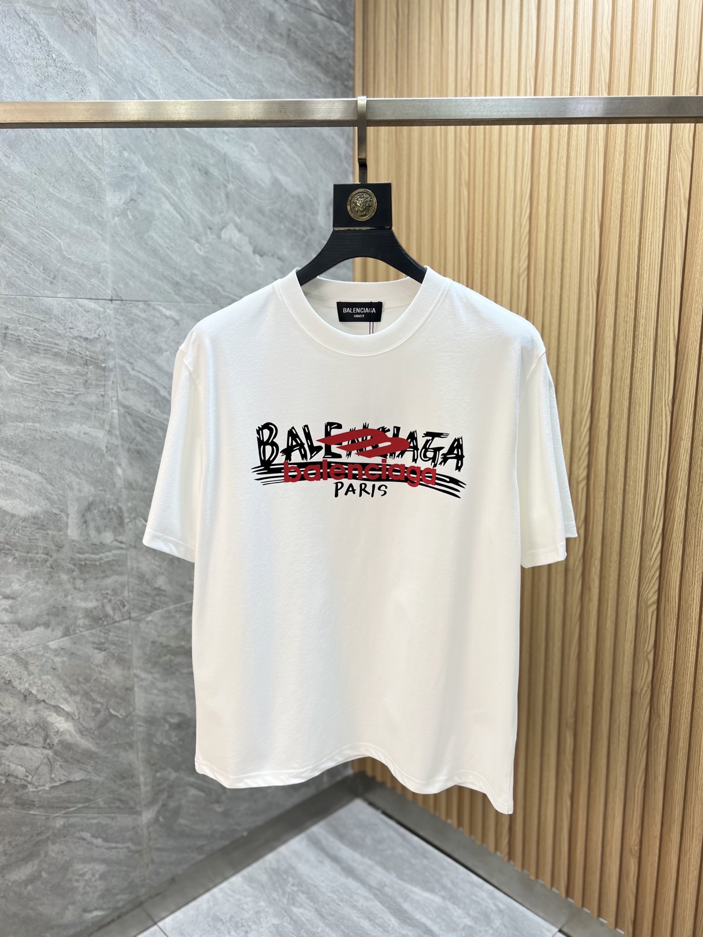 NO:831941,Balenciaga/Balenciaga 2026 spring and summer new products, complete with three labels, pure cotton round neck short-sleeved T-shirt, good product without too much introduction, look at the details, counter size M-XXXL / recommended L, loose fit,,balenciaga,balenciaga,T-shirt,tees,t-shirt,19860909Balenciaga/巴黎世家 2026年春夏新品上新 三标齐全 纯棉圆领短袖T恤 好货不用过多介绍 看细节 专柜码数M-XXXL /建议L 宽松版型,,balenciaga,balenciaga,T-shirt,tees，t-shirt,,Men's clothing